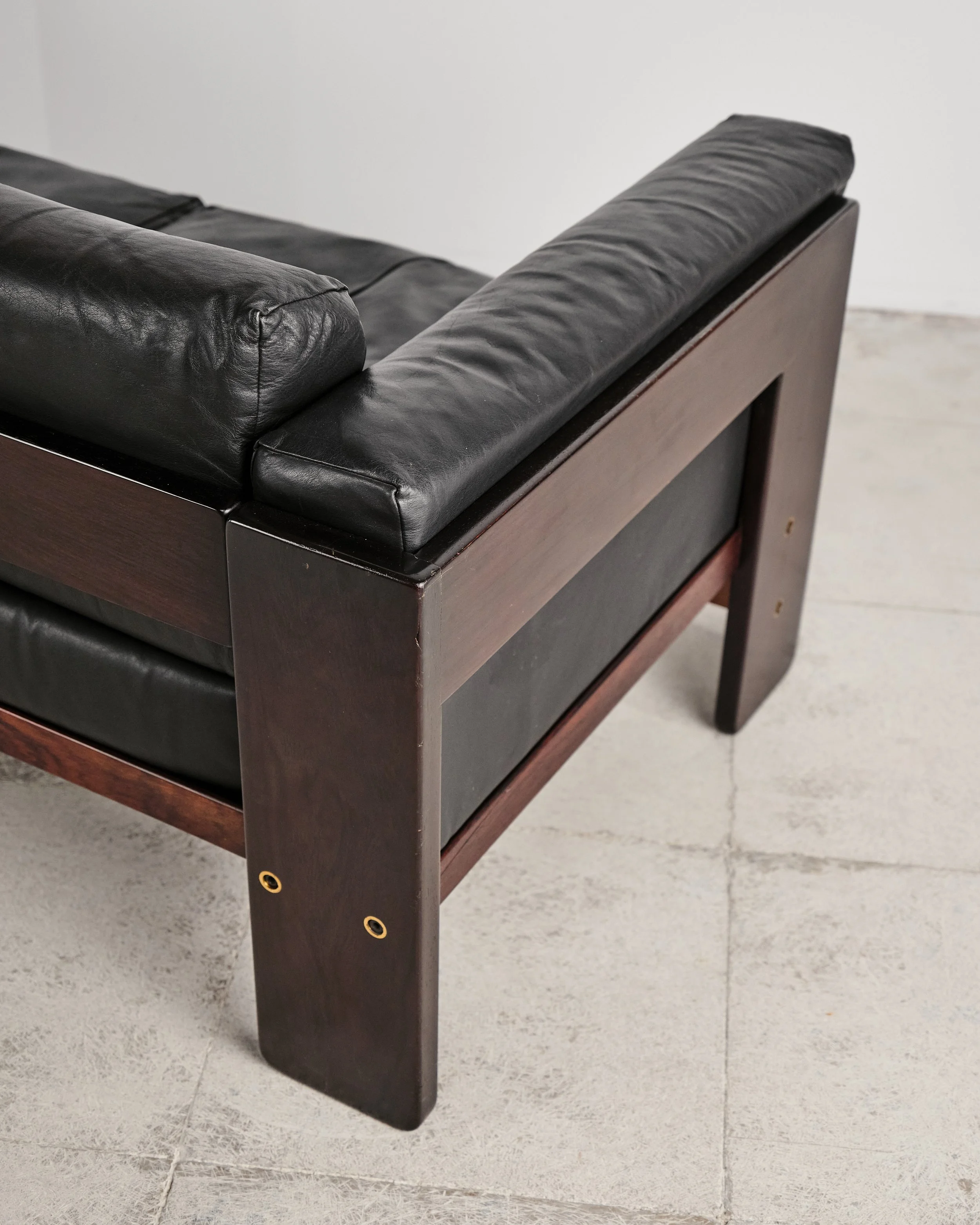 bastiano-sofa-tobia-scarpa-gavina-mid-century-modern-furniture-mucmodern-24.jpg