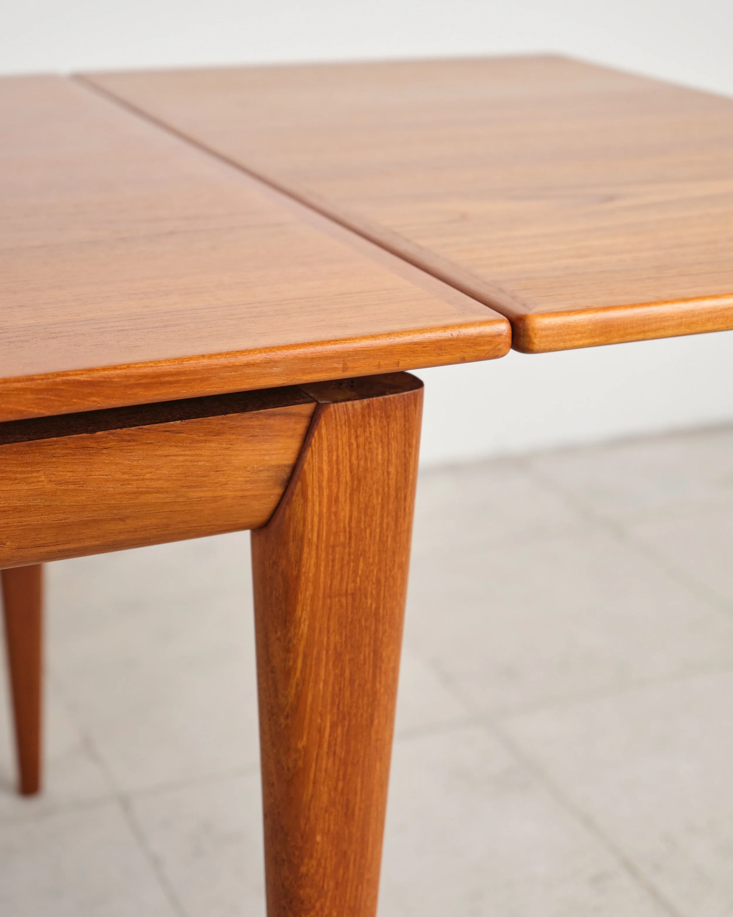niels-moller-dining-table-teak-esstisch-mid-century-modern-furniture-mucmodern-21.jpg