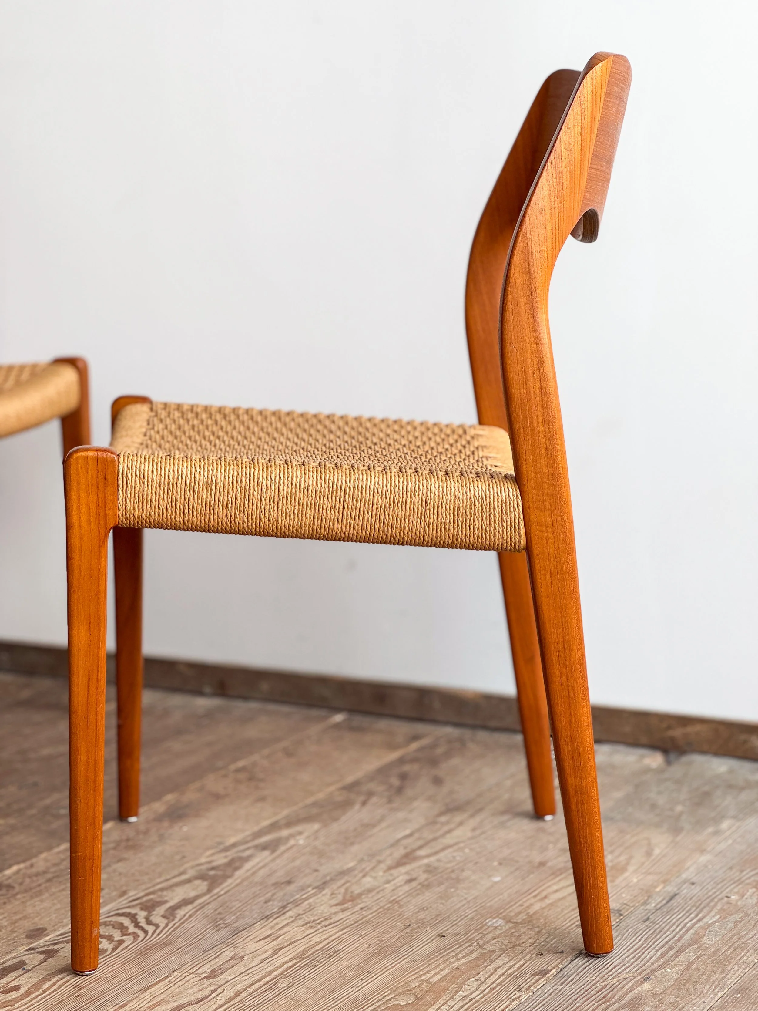 niels-moller-chairs-71-mid-century-modern-furniture-mucmodern-10.jpg