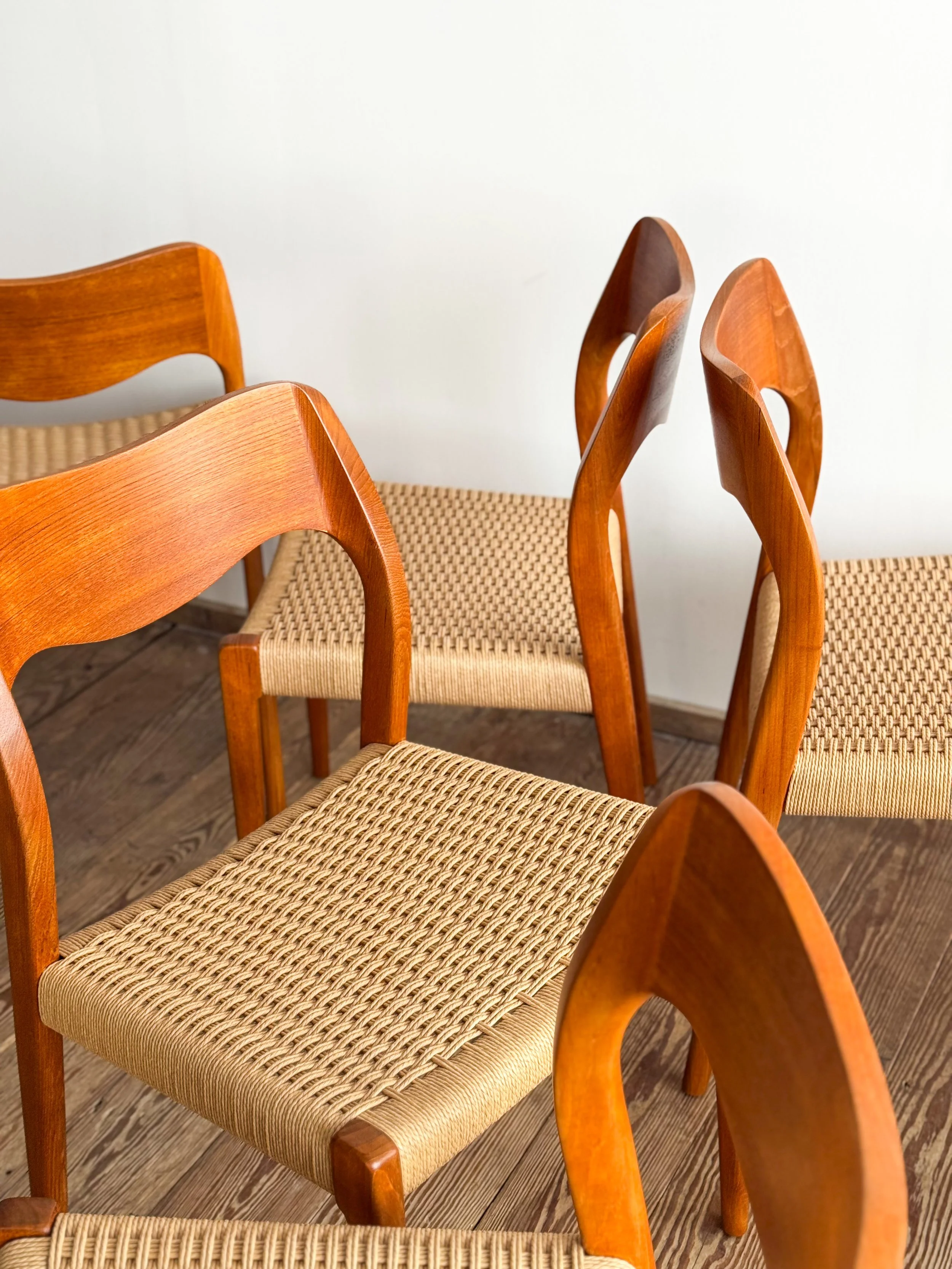 niels-moller-chairs-71-mid-century-modern-furniture-mucmodern-7.jpg