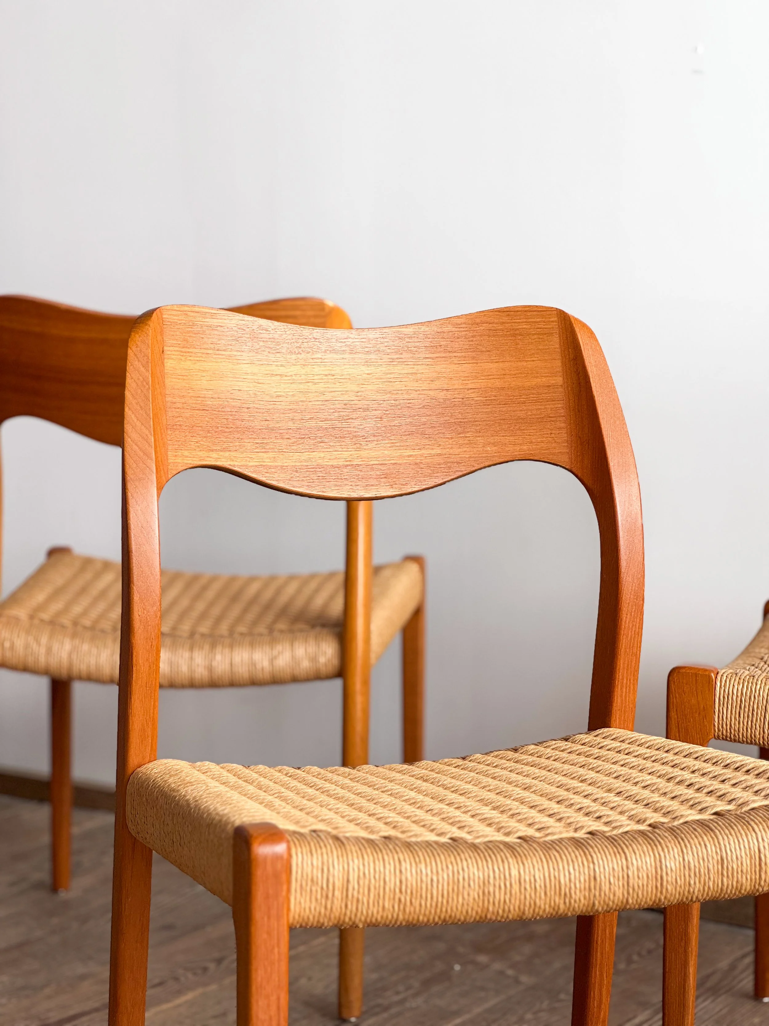 niels-moller-chairs-71-mid-century-modern-furniture-mucmodern-9.jpg