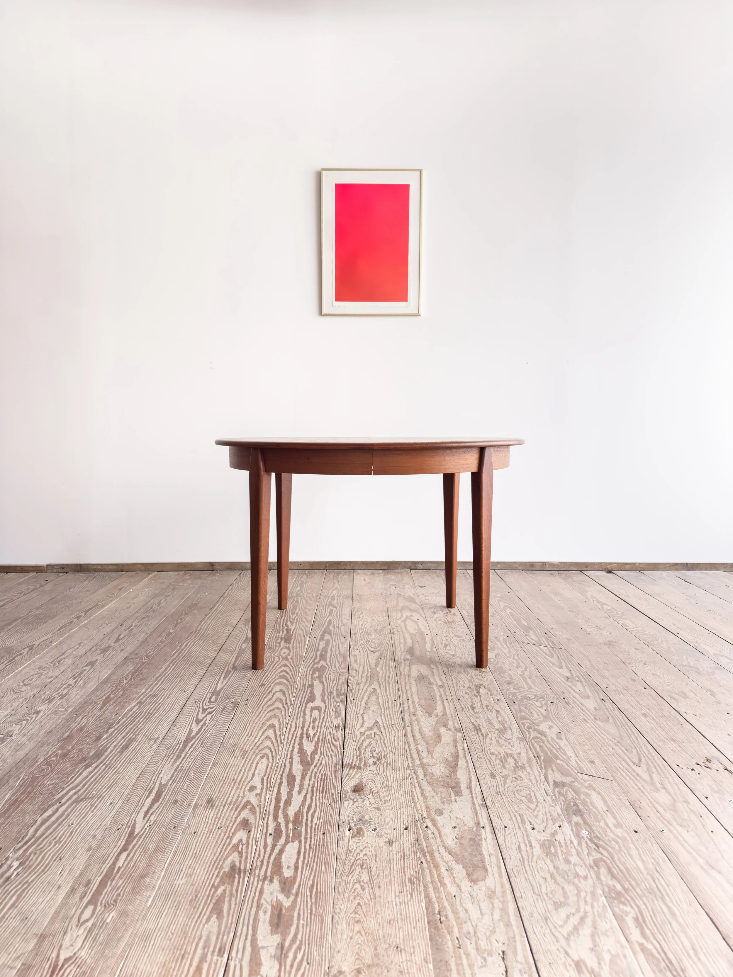 Erweiterbarer-runder-Esstisch-table-mid-century-modern-furniture-mucmodern-2.jpg