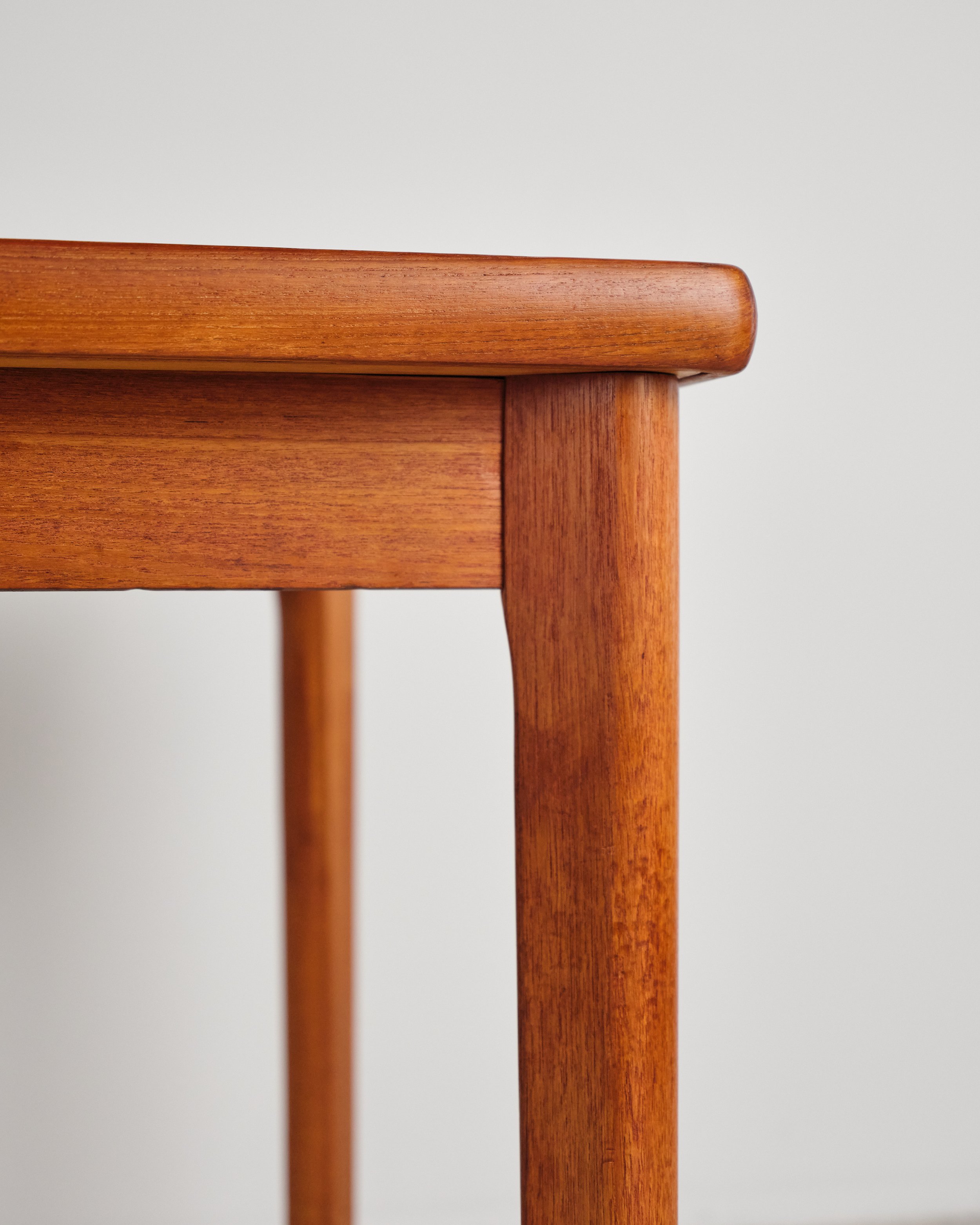 Tisch-table-henning-kjaernulf-mid-century-modern-furniture-mucmodern-13.jpg