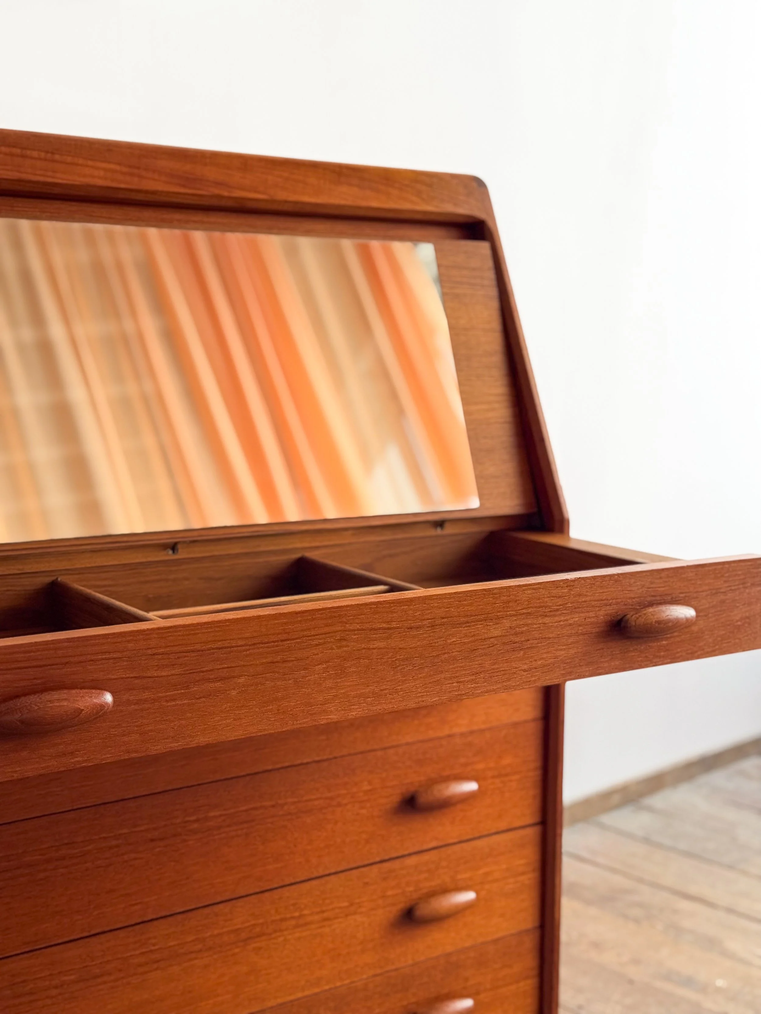 dyrlund-sekretär-secretary-desk-teak-mid-century-modern-furniture-mucmodern-17.jpg
