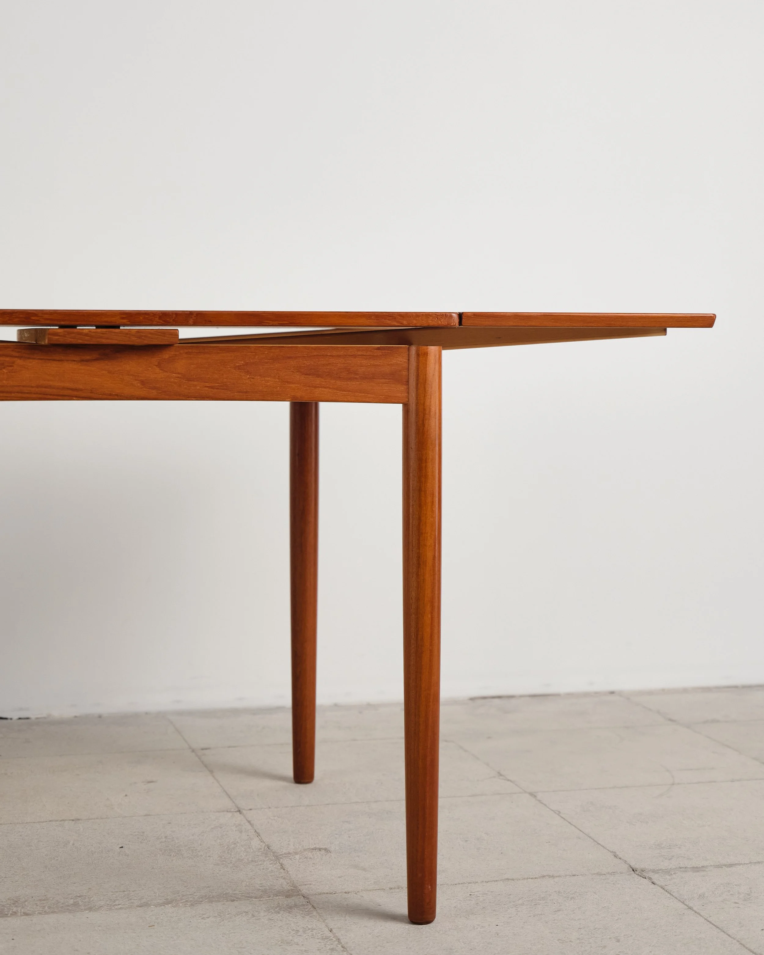 teak-esstisch-tisch-dining-table-teak-hundevad-mid-century-modern-furniture-mucmodern-22.jpg