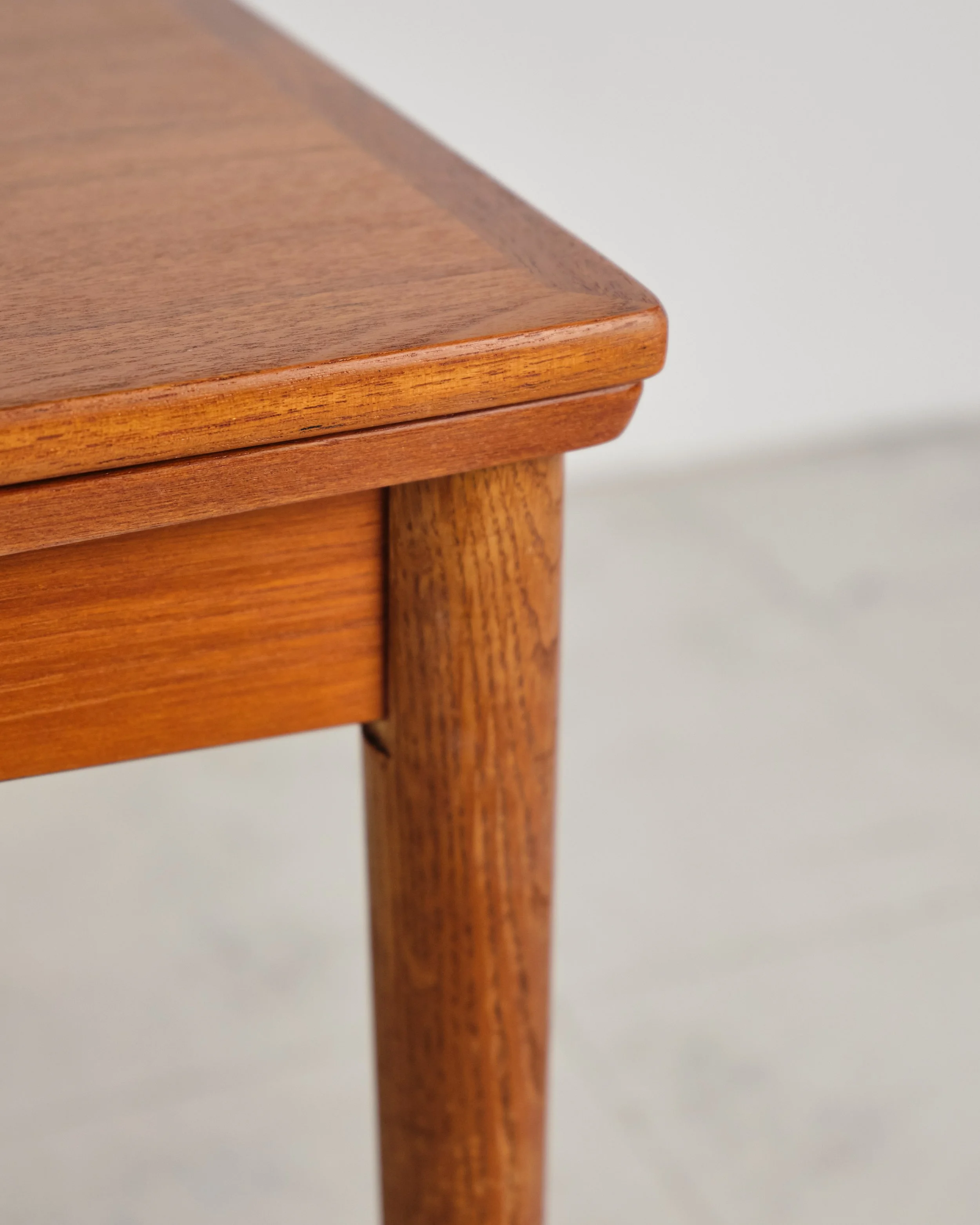 Tisch-table-poul-hundevad-mid-century-modern-furniture-mucmodern-12.jpg