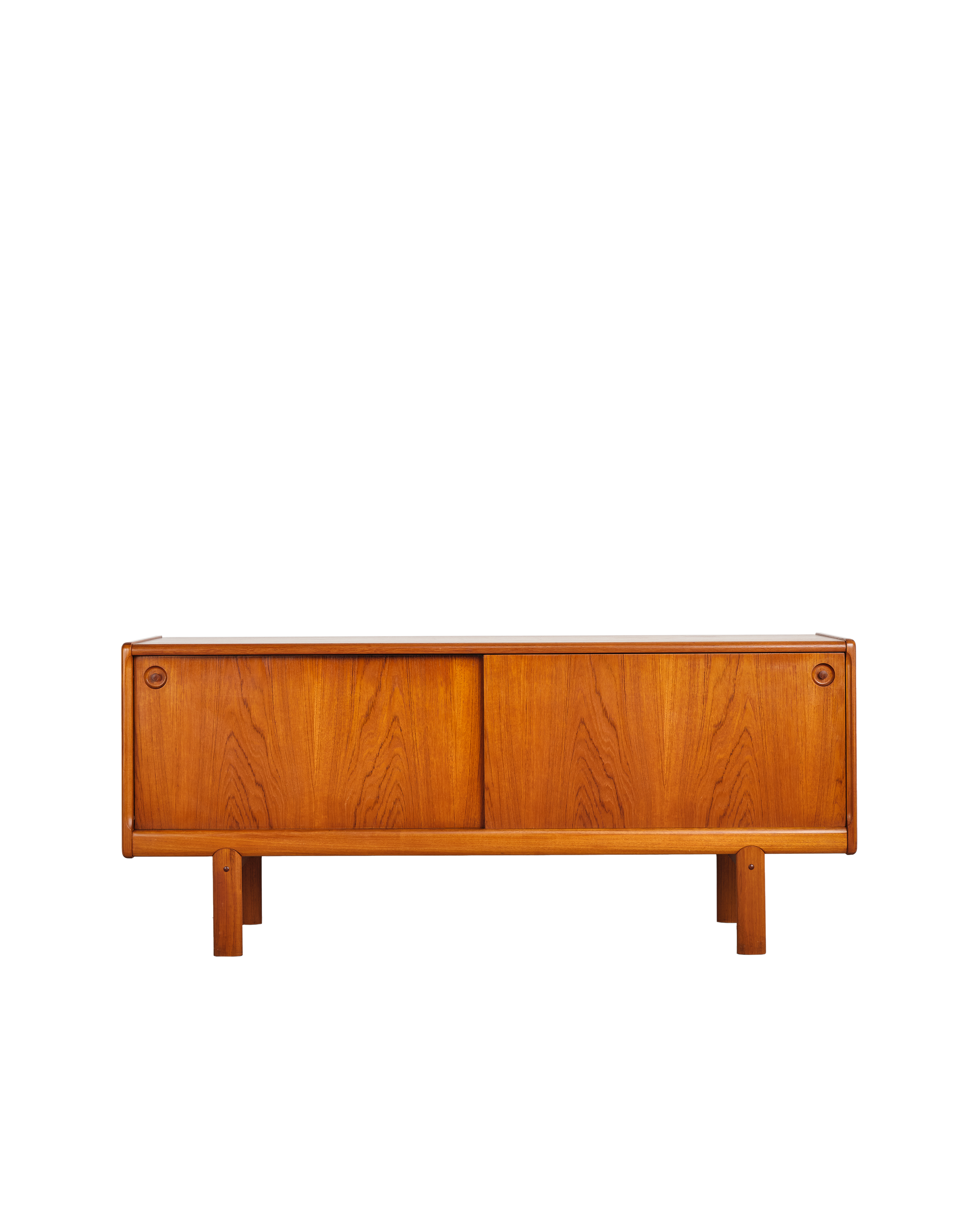 henry-w-klein-credenza-bramin-sideboard-teak-anrichte-mid-century-modern-furniture-mucmodern-1.png