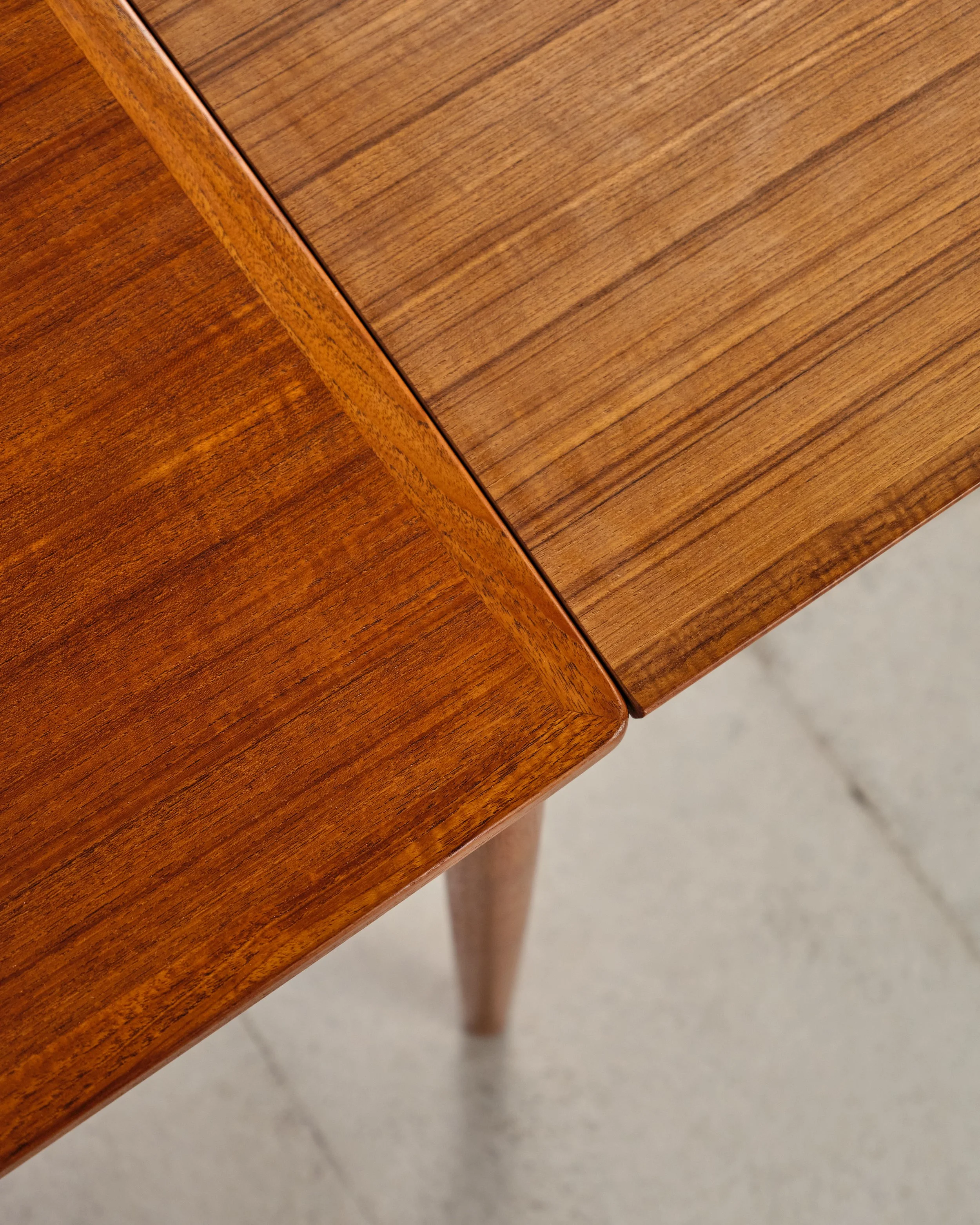 teak-esstisch-tisch-dining-table-teak-hundevad-mid-century-modern-furniture-mucmodern-19.jpg