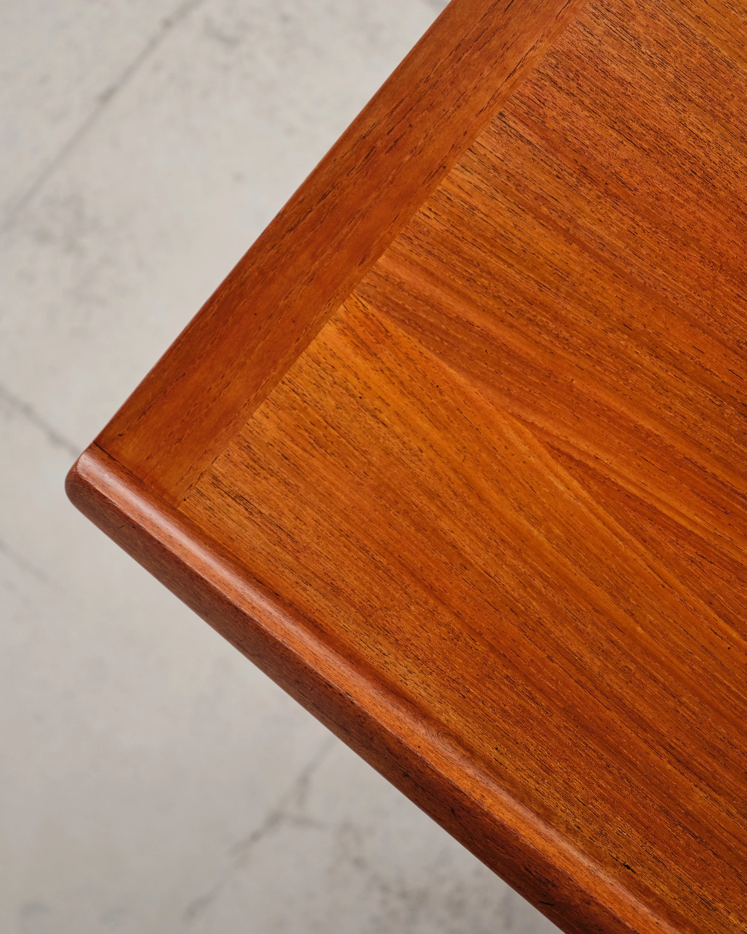 sofatisch-coffee-table-grete-jalk-mid-century-modern-furniture-mucmodern-15.jpg
