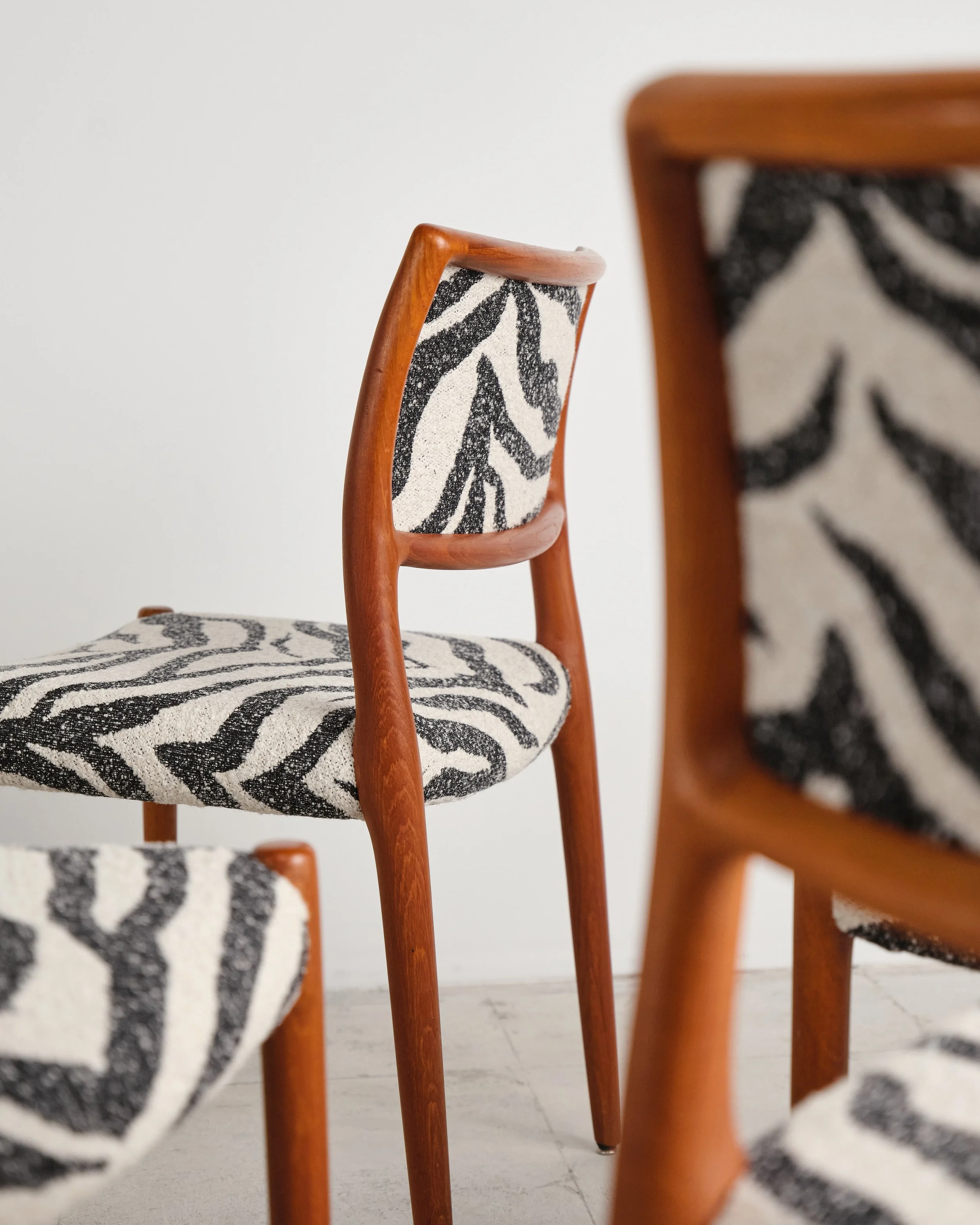 niels-moller-80-teak-chair-stuhl-set-mid-century-modern-furniture-mucmodern-20.jpg
