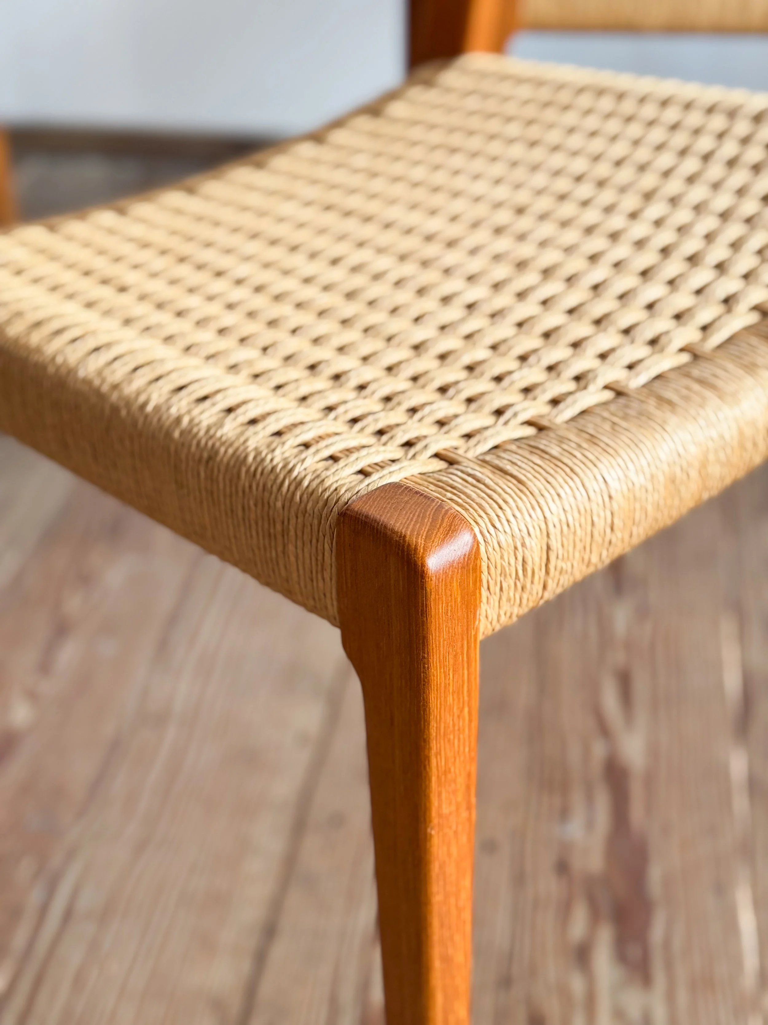 niels-moller-chairs-71-mid-century-modern-furniture-mucmodern-14.jpg