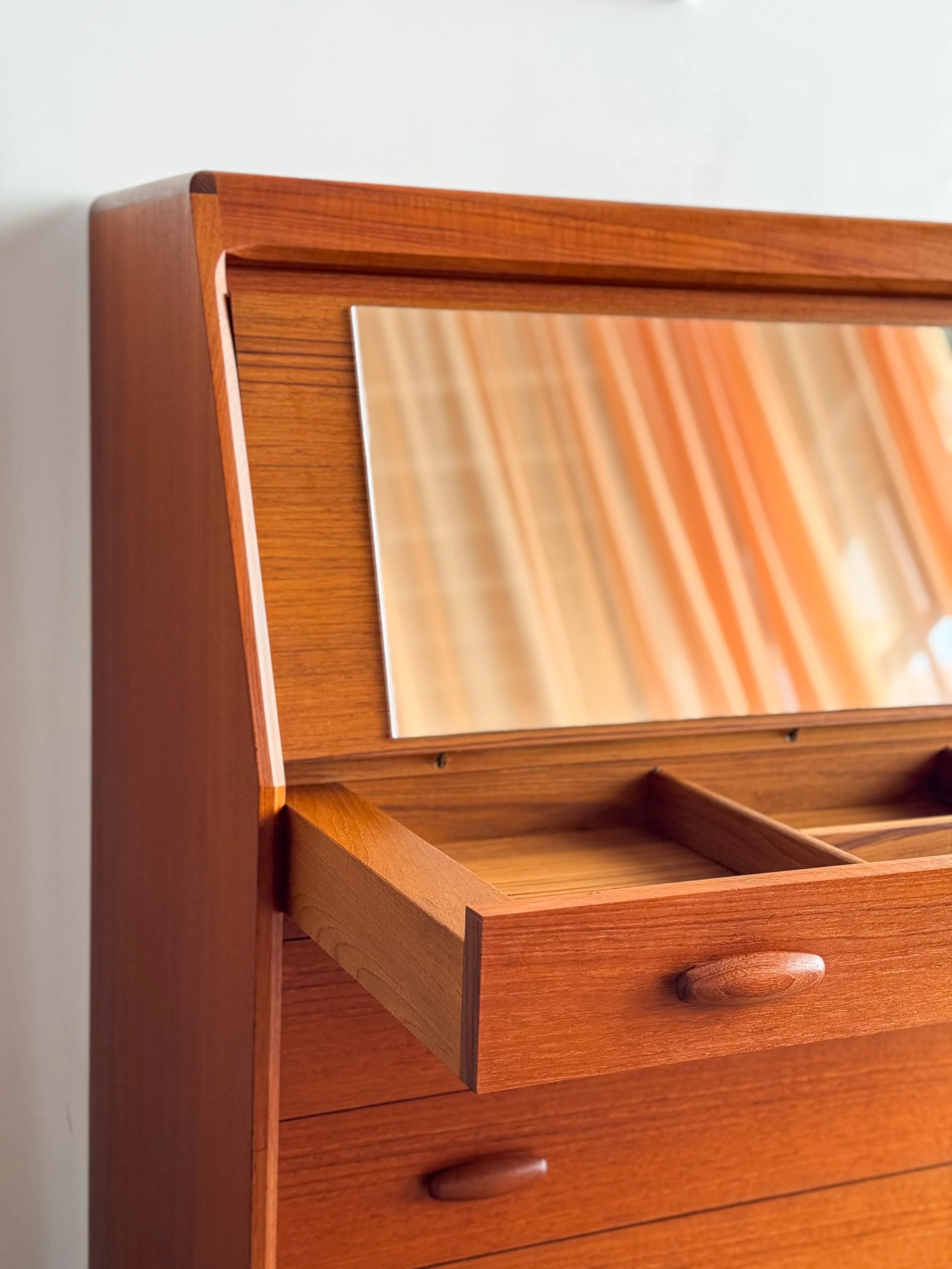 dyrlund-sekretär-secretary-desk-teak-mid-century-modern-furniture-mucmodern-16.jpg