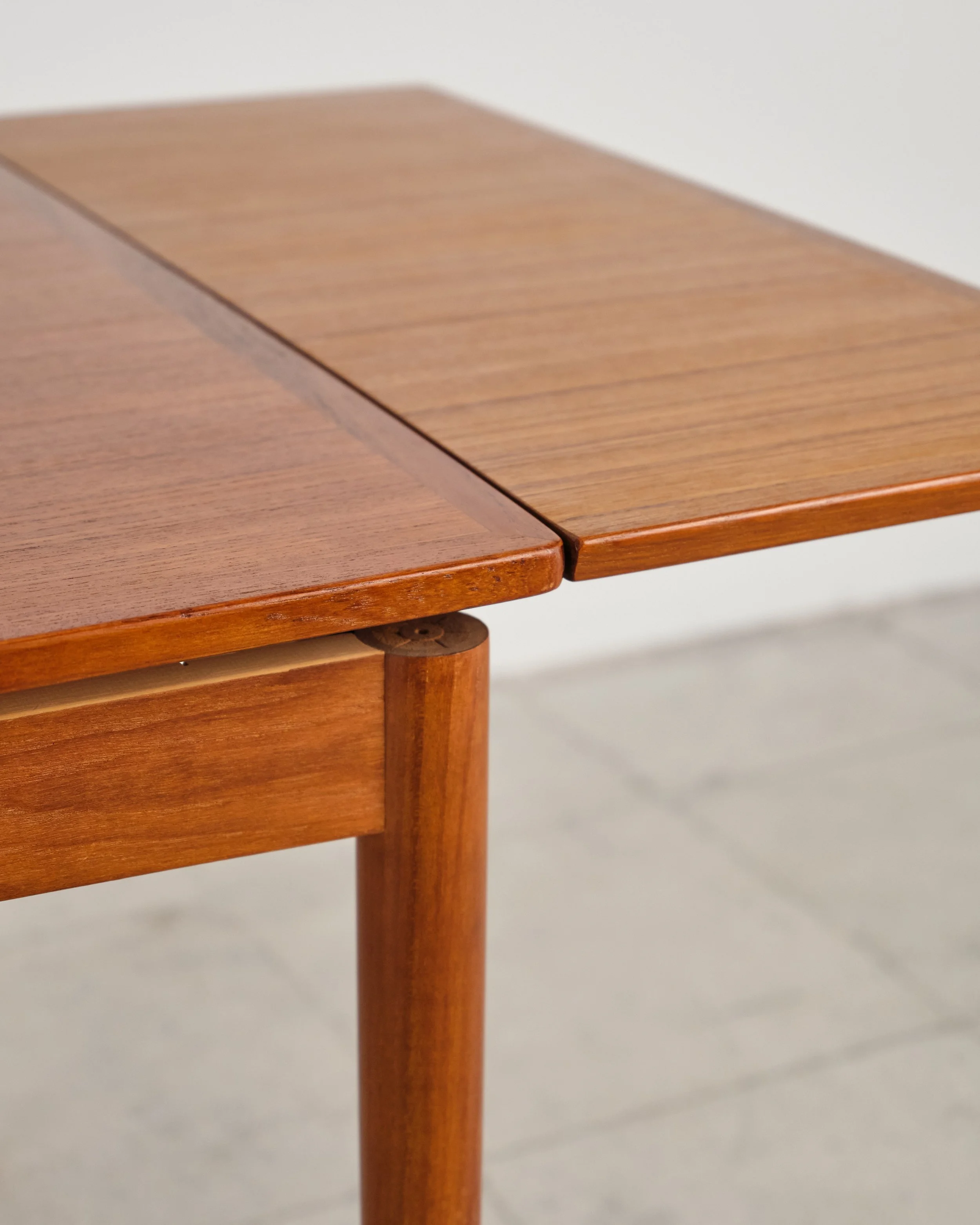 teak-esstisch-tisch-dining-table-teak-hundevad-mid-century-modern-furniture-mucmodern-23.jpg
