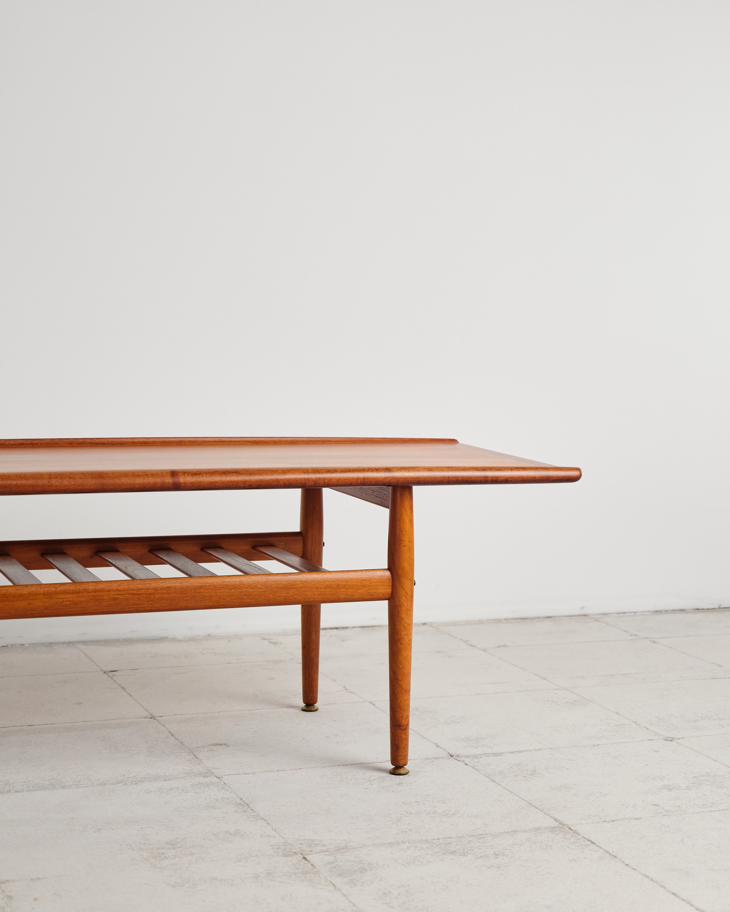 sofatisch-coffee-table-grete-jalk-mid-century-modern-furniture-mucmodern-18.jpg