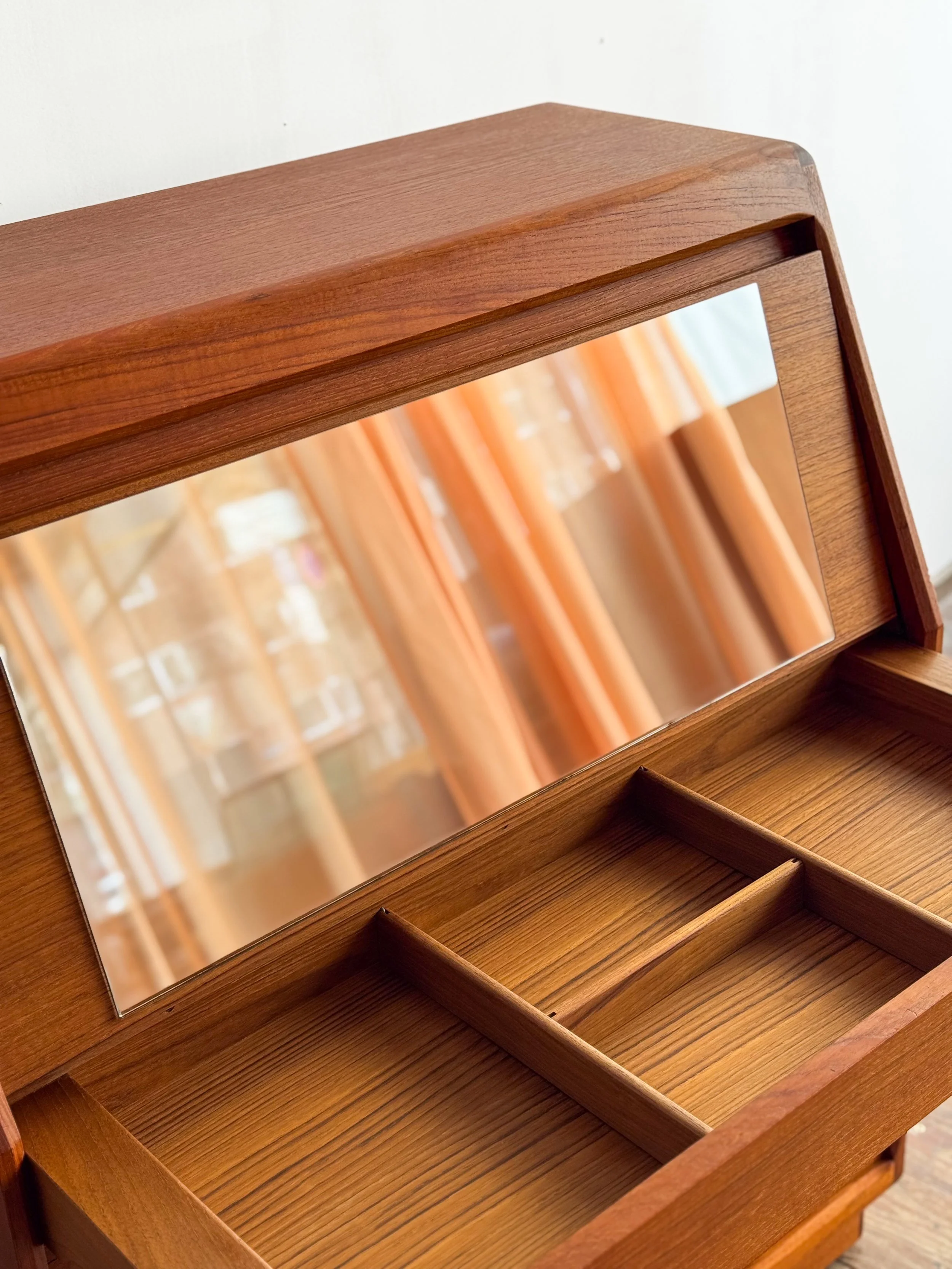 dyrlund-sekretär-secretary-desk-teak-mid-century-modern-furniture-mucmodern-18.jpg