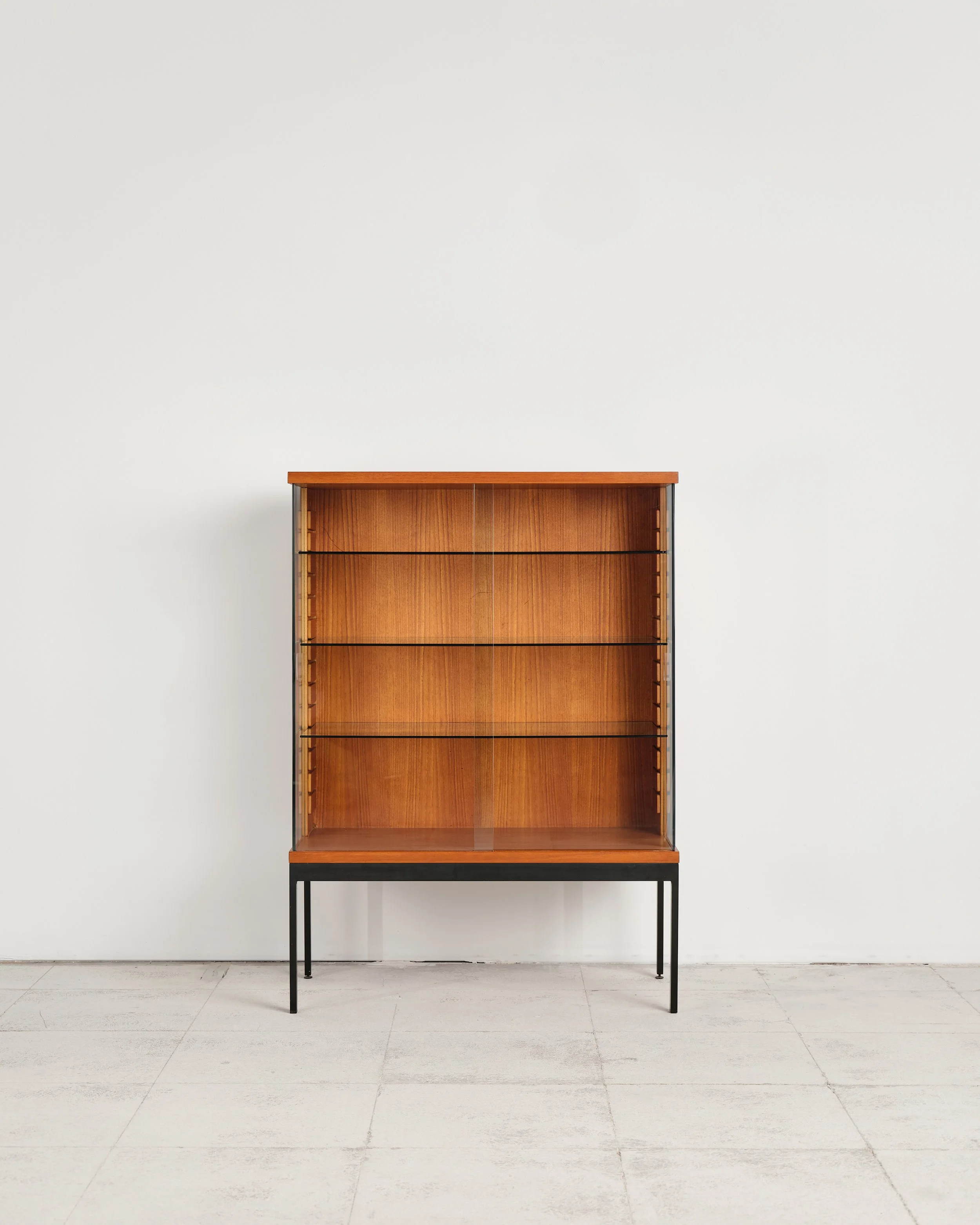 behr-dieter-waeckerlin-vitrine-glas-display-showcase-mid-century-modern-furniture-mucmodern-1.jpg