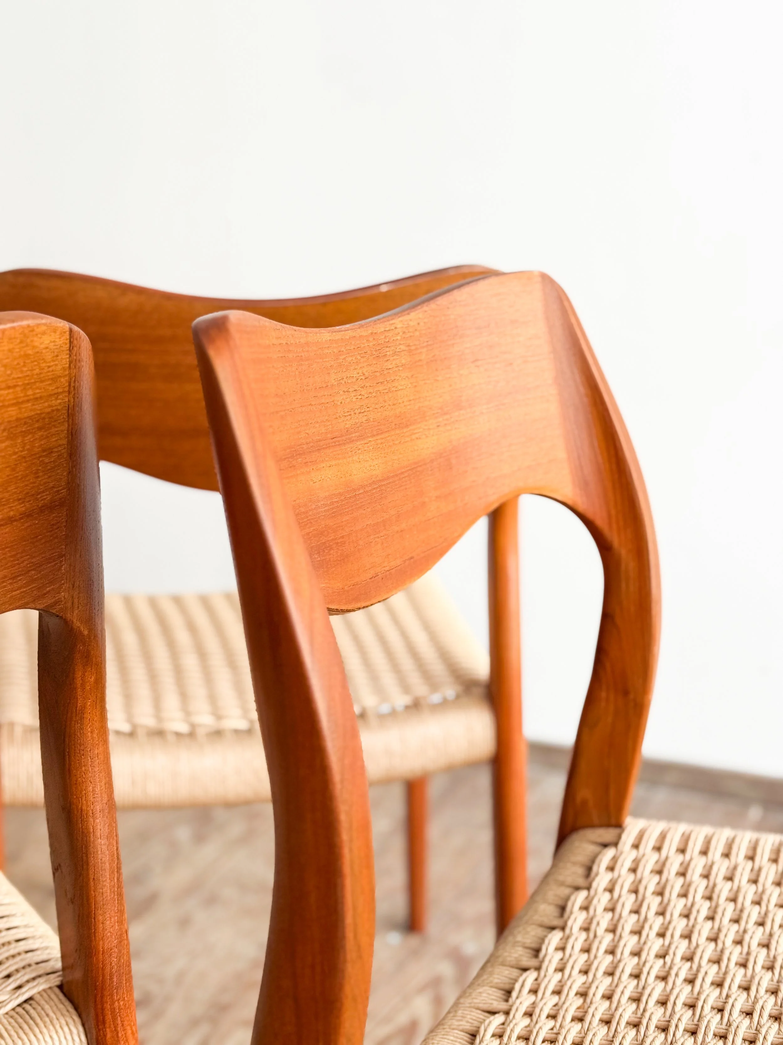 niels-moller-chairs-71-mid-century-modern-furniture-mucmodern-11.jpg
