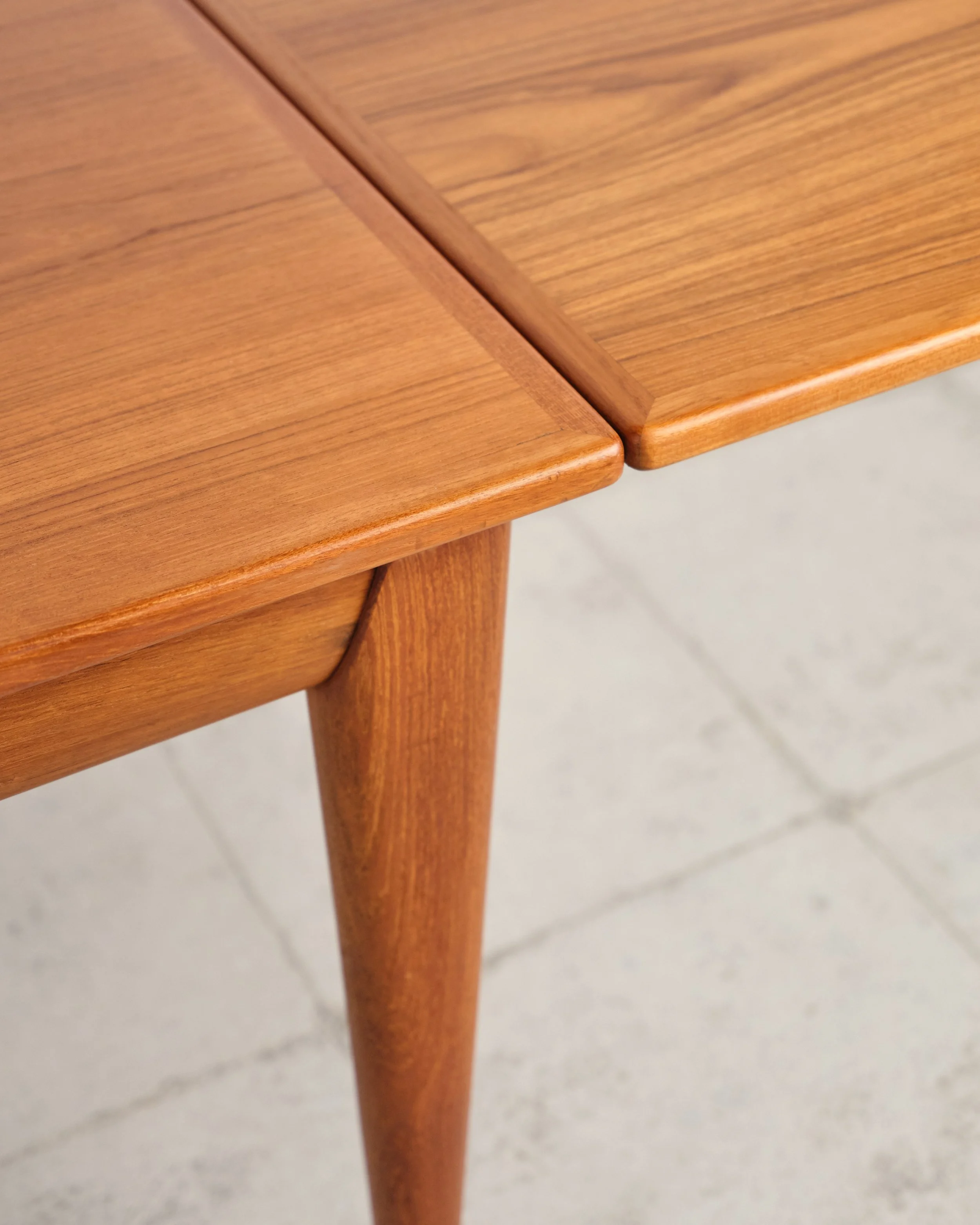 niels-moller-dining-table-teak-esstisch-mid-century-modern-furniture-mucmodern-20.jpg