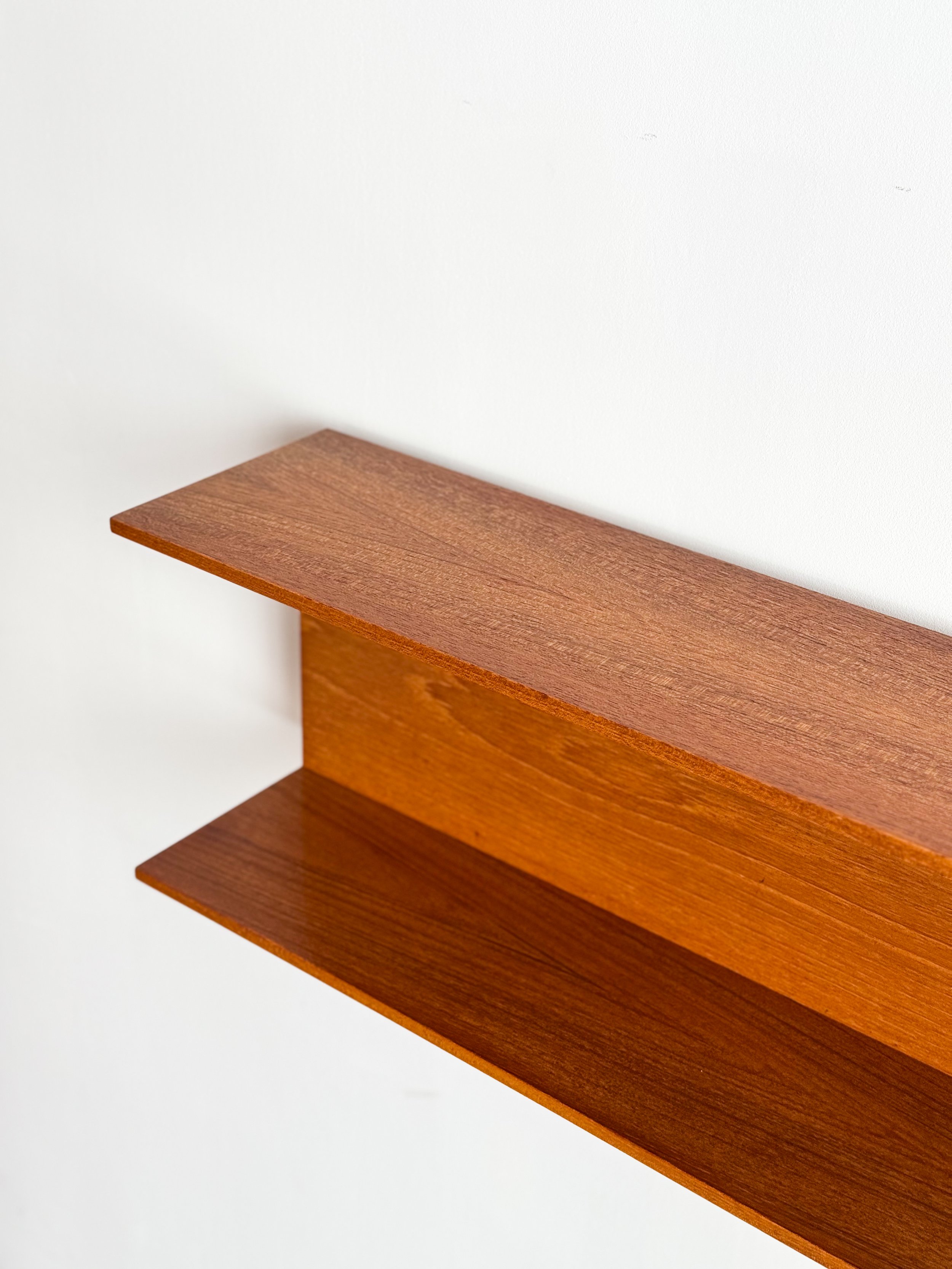 walter-wirz-regal-wall-mounted-shelf-mid-century-modern-furniture-mucmodern-11.jpg