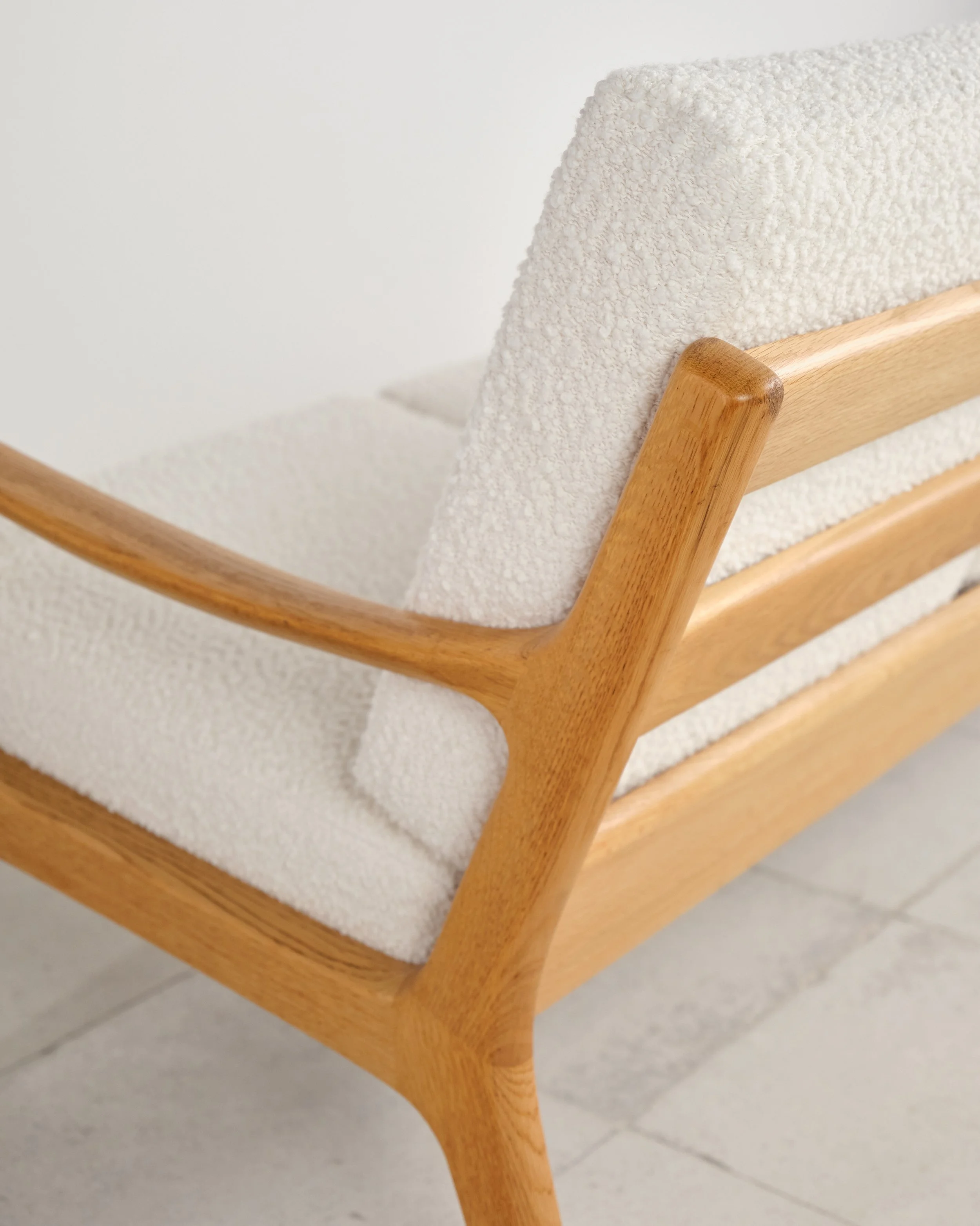 ole-wanscher-sofa-oak-eiche-white-mid-century-modern-furniture-mucmodern-10.jpg