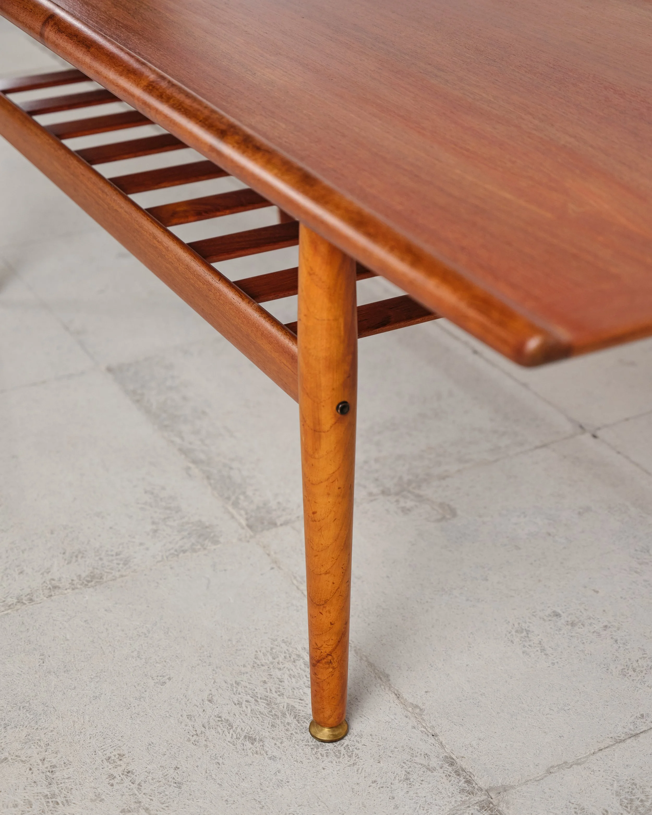 sofatisch-coffee-table-grete-jalk-mid-century-modern-furniture-mucmodern-8.jpg
