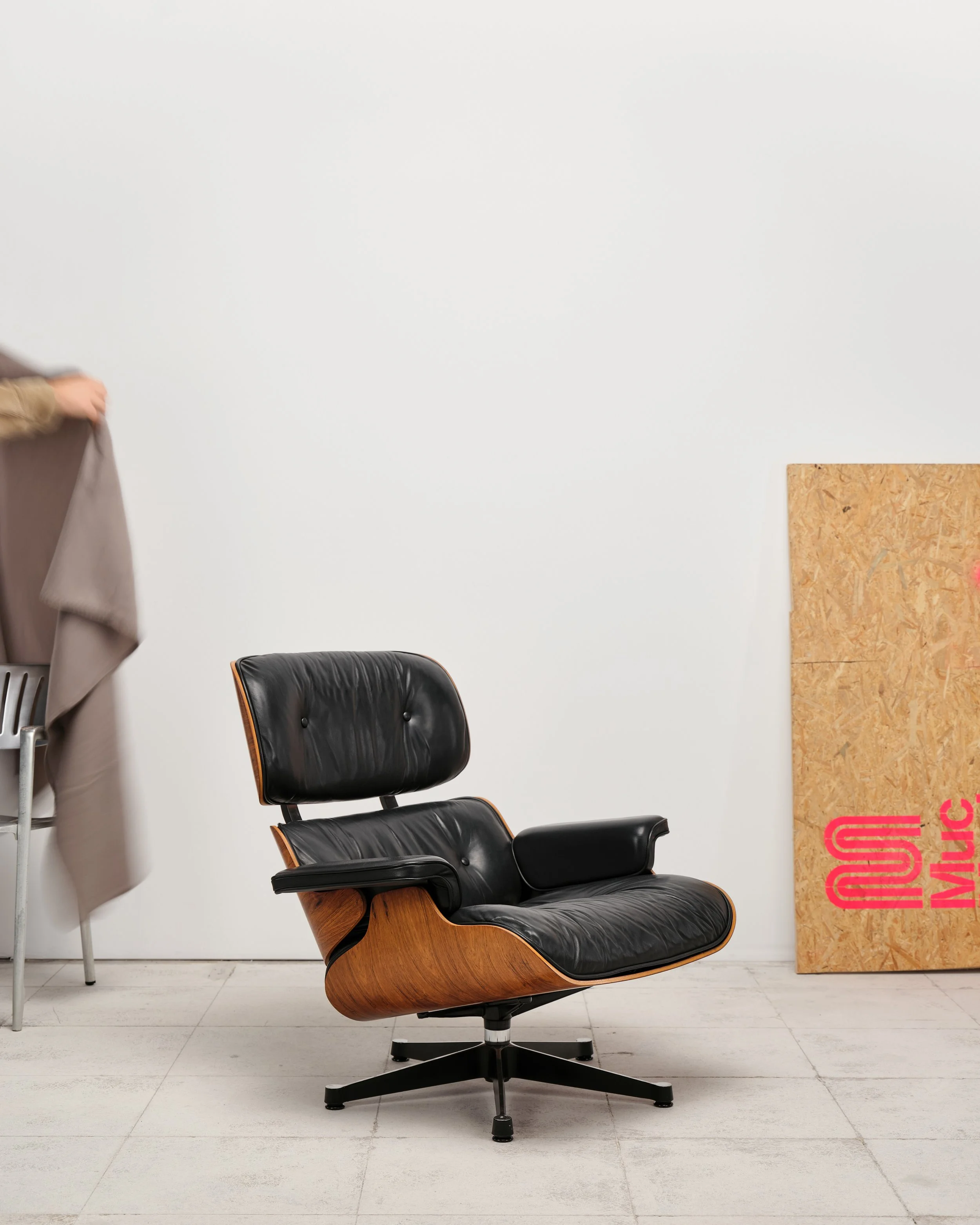 eames-lounge-chair-rosewood-palisander-vitra-herman-miller-mid-century-modern-furniture-mucmodern-2.jpg