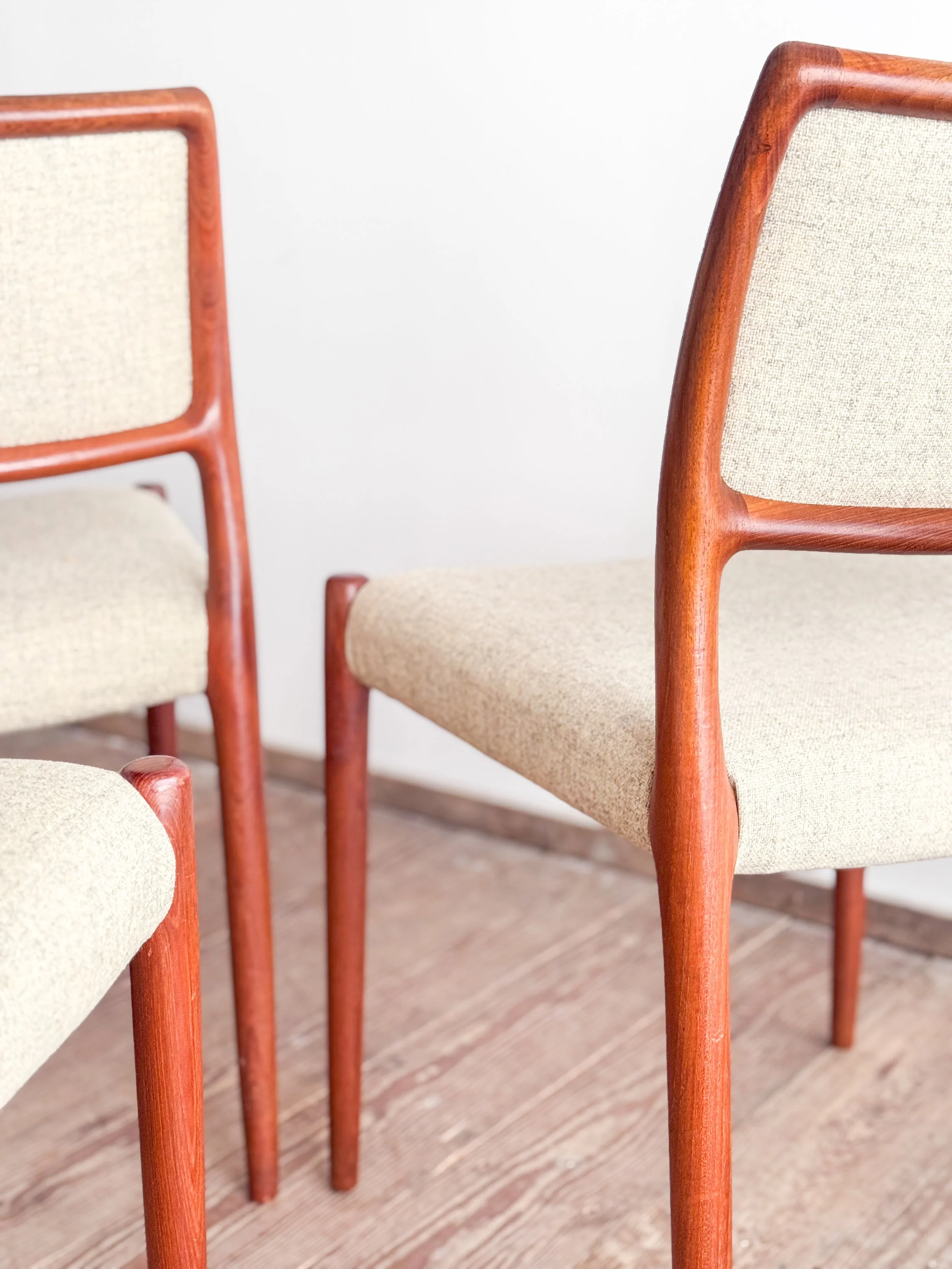 niels-moller-chairs-80-mid-century-modern-furniture-mucmodern-13.jpg