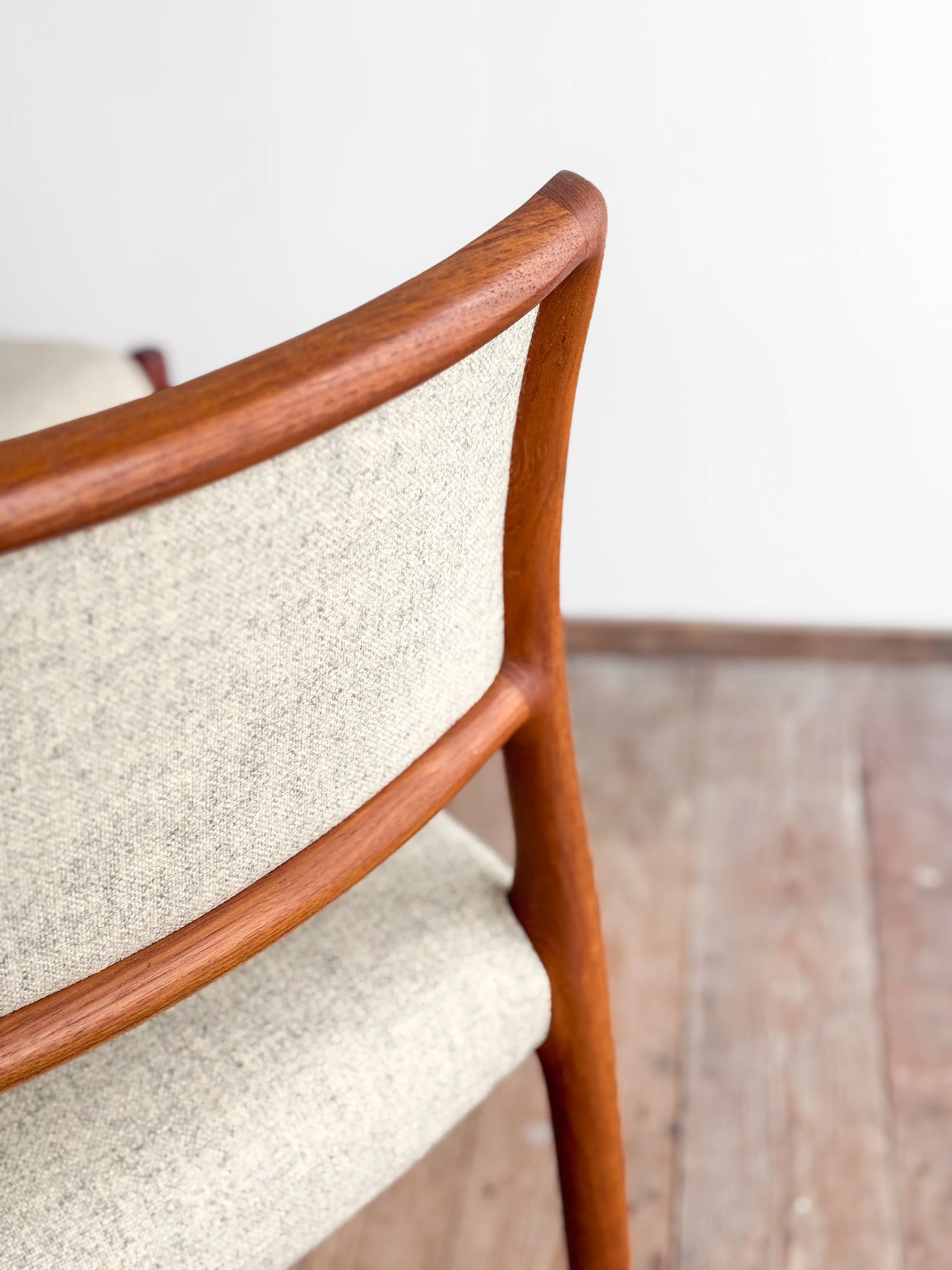 niels-moller-chairs-80-mid-century-modern-furniture-mucmodern-10.jpg