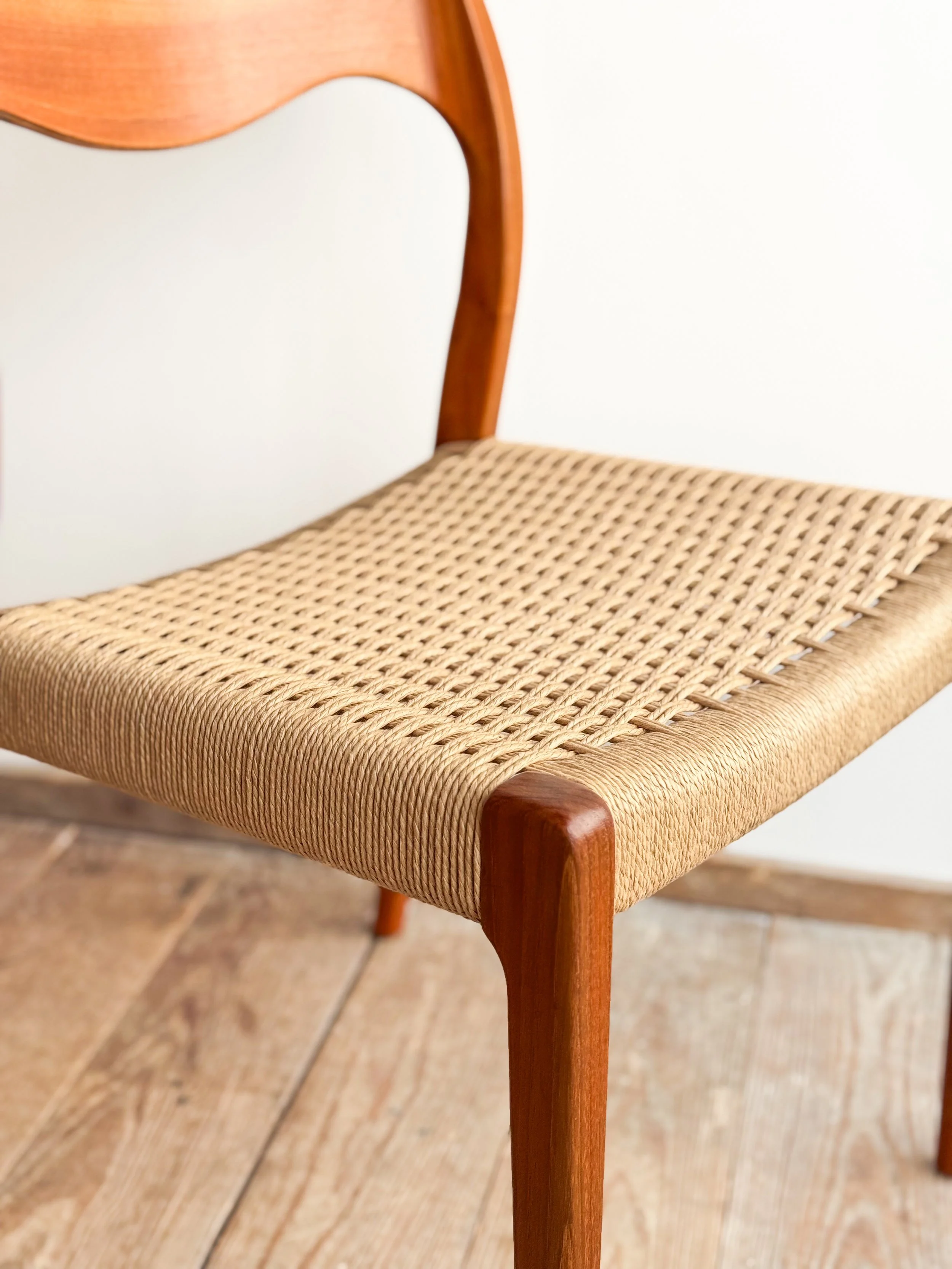 niels-moller-chairs-71-mid-century-modern-furniture-mucmodern-12.jpg