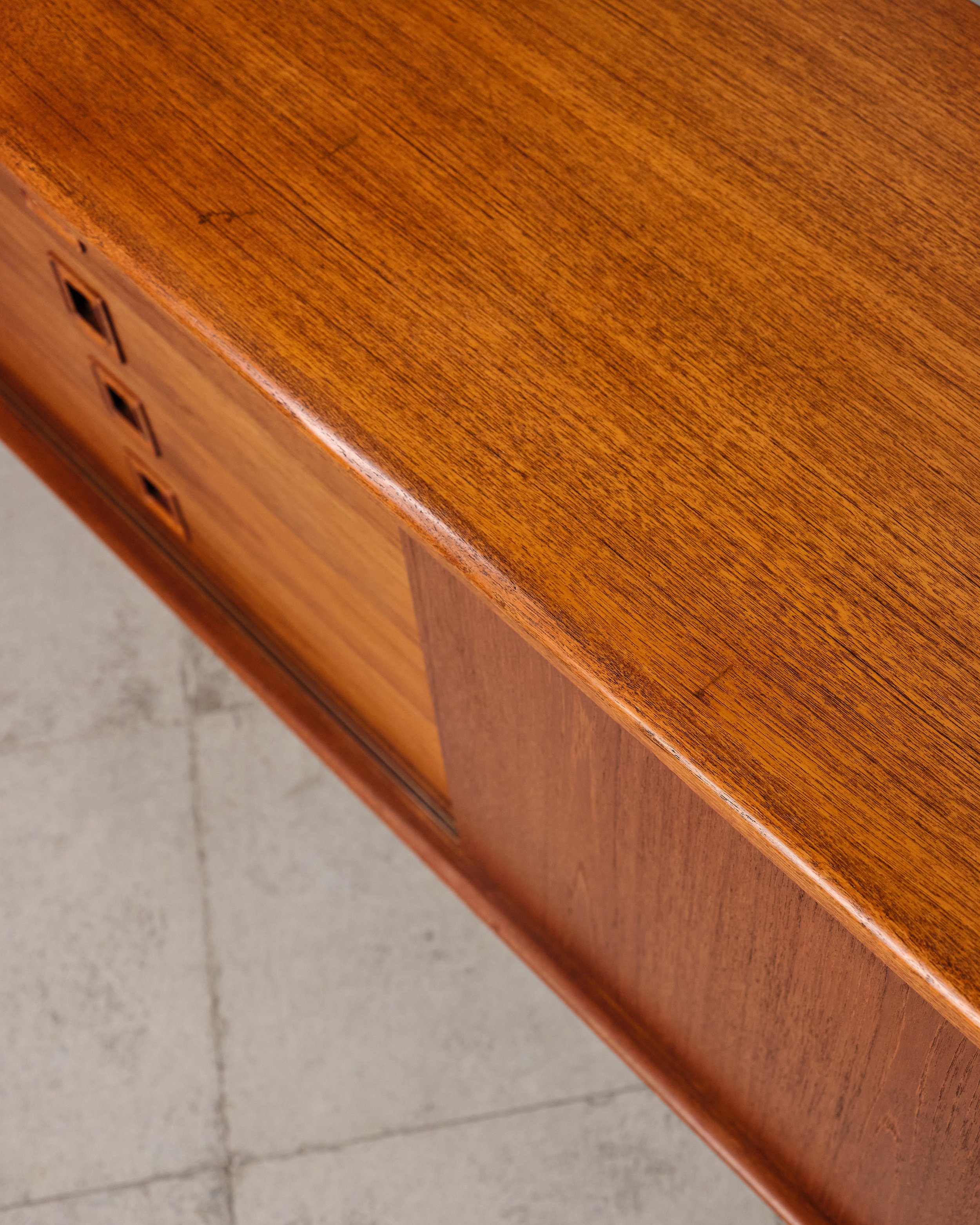 henry-w-klein-credenza-bramin-sideboard-teak-anrichte-mid-century-modern-furniture-mucmodern-36.jpg