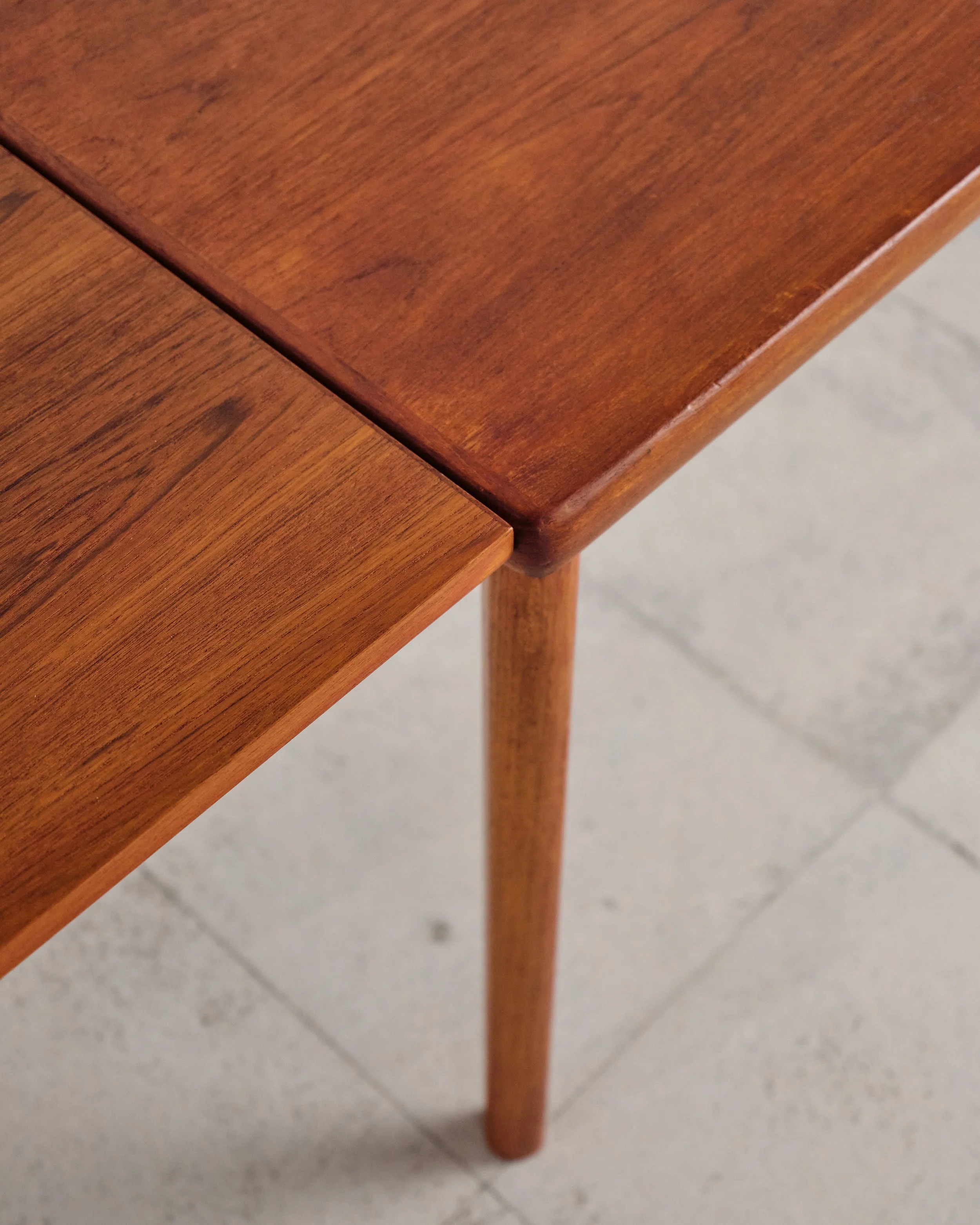 Tisch-table-henning-kjaernulf-mid-century-modern-furniture-mucmodern-21.jpg