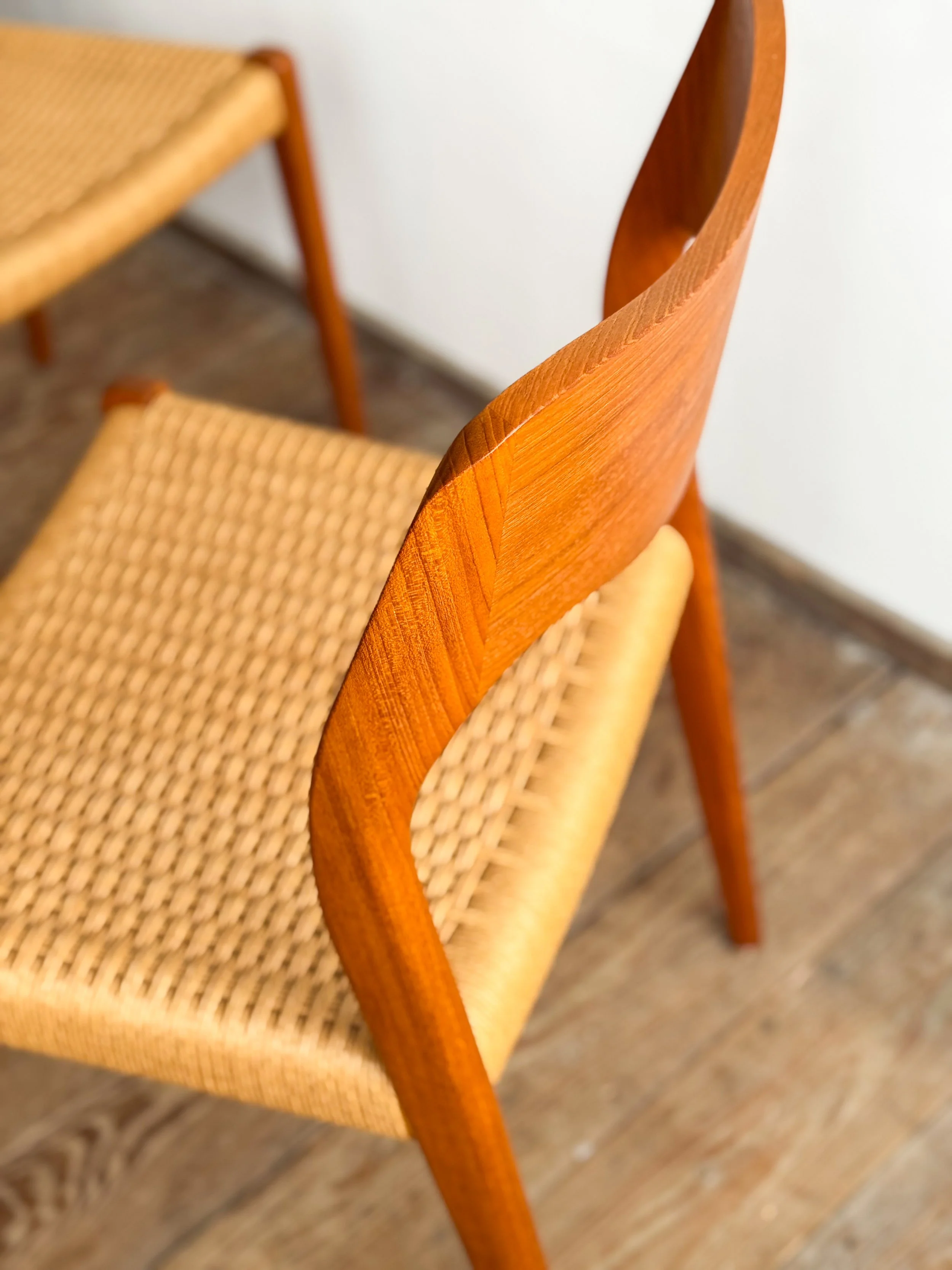 niels-moller-chairs-71-mid-century-modern-furniture-mucmodern-11.jpg