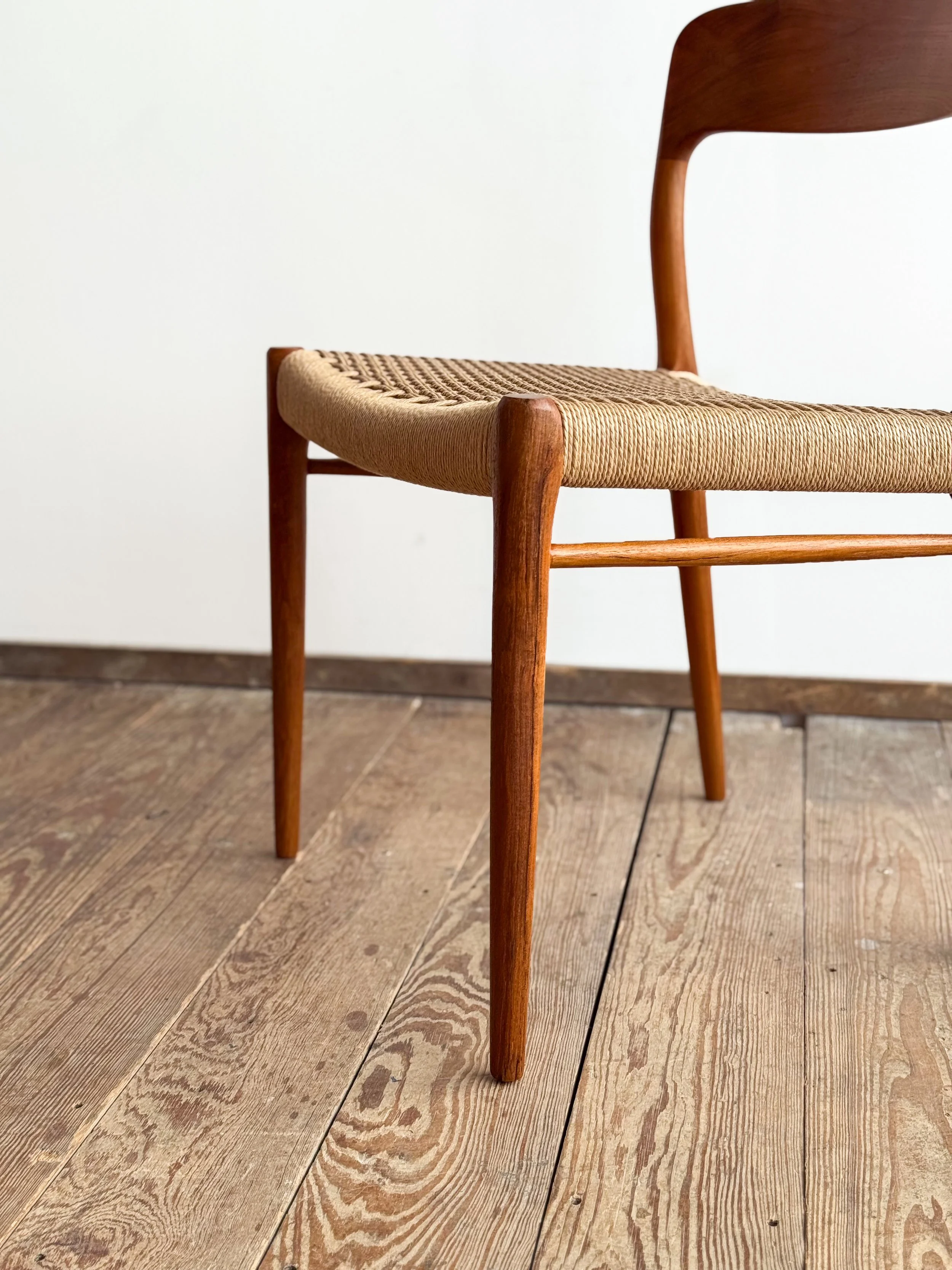 niels-moller-chairs-75-mid-century-modern-furniture-mucmodern-7.jpg