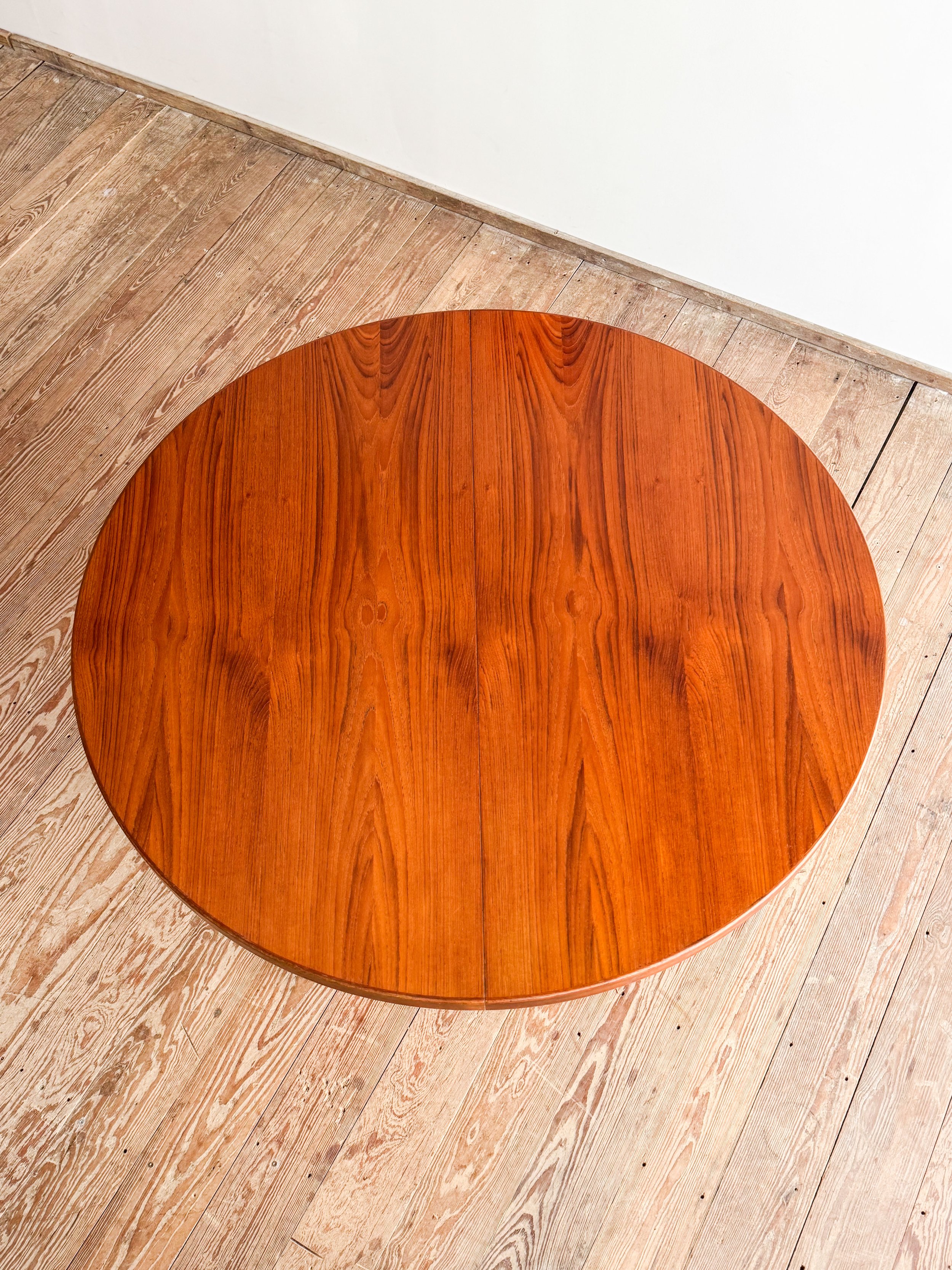 round-table-massive-teak-wood-mid-century-modern-furniture-mucmodern-8.jpg