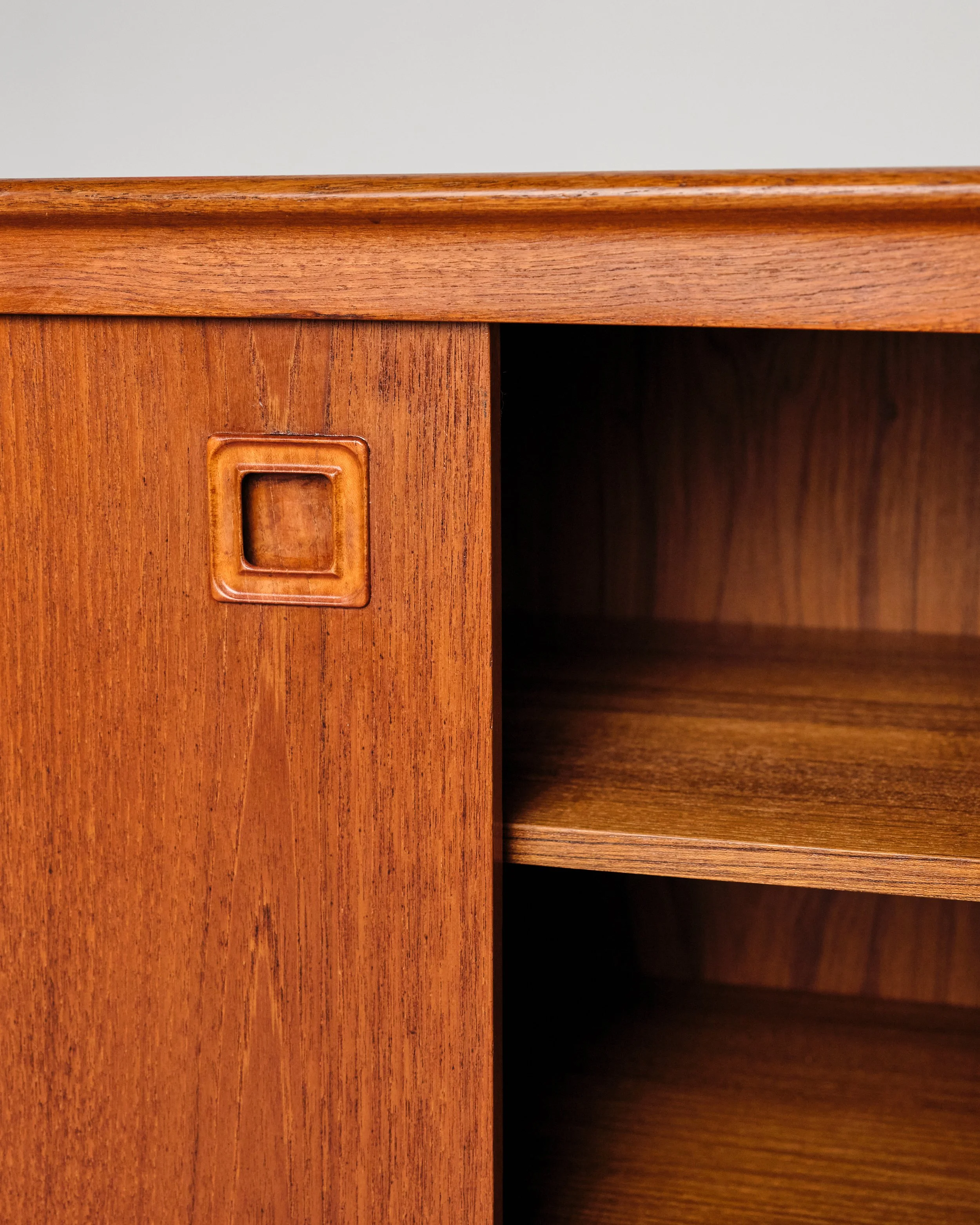 henry-w-klein-credenza-bramin-sideboard-teak-anrichte-mid-century-modern-furniture-mucmodern-27.jpg