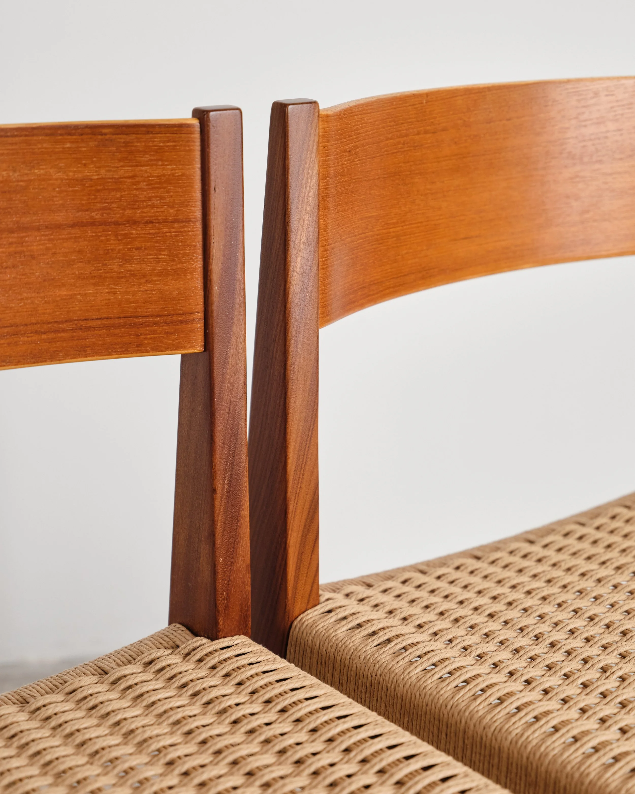 poul-cadovius-pia-walnut-chair-stuhl-set-mid-century-modern-furniture-mucmodern-17.jpg