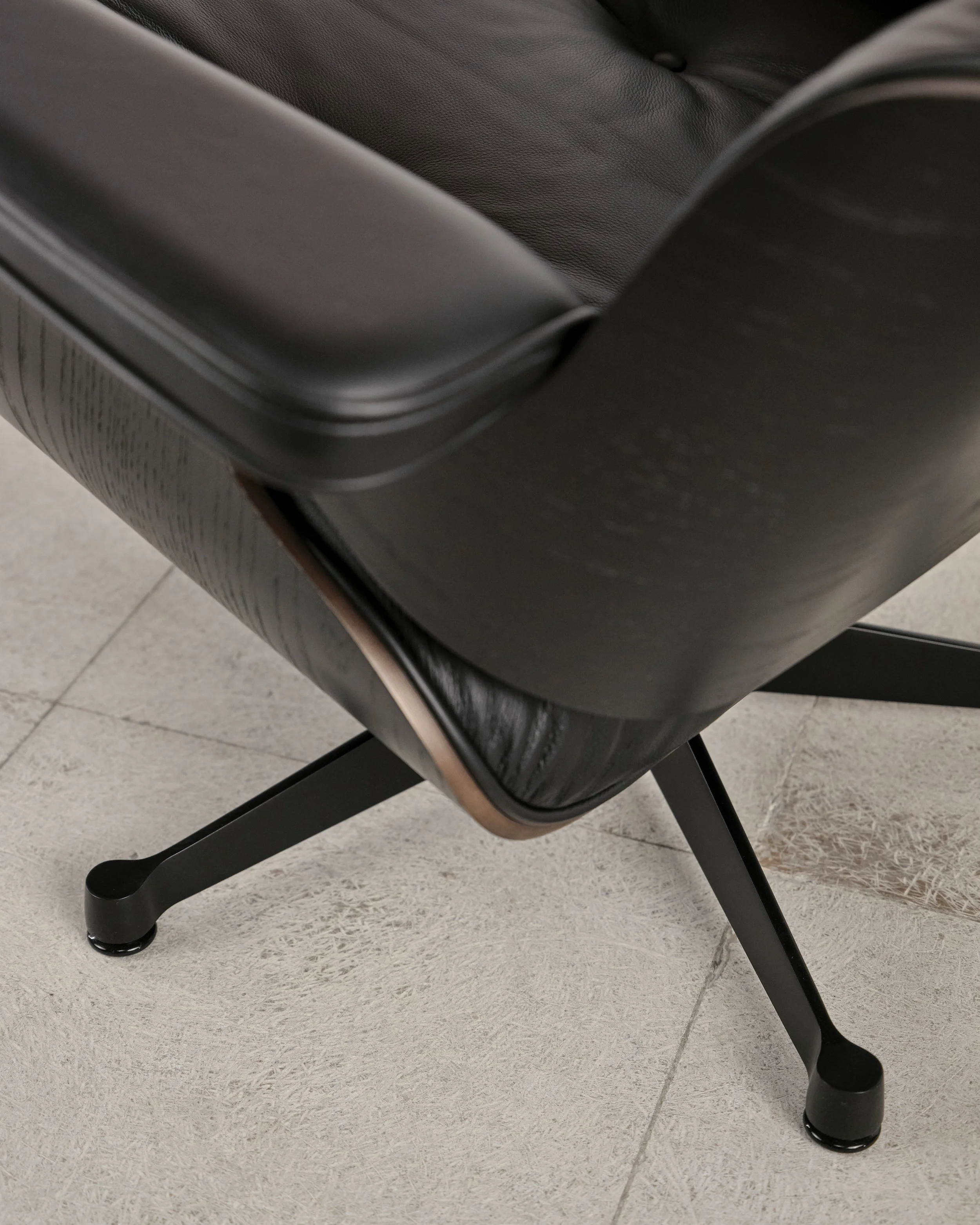 eames-lounge-chair-ottoman-schwarz-black-vitra-mid-century-modern-furniture-mucmodern-30.jpg