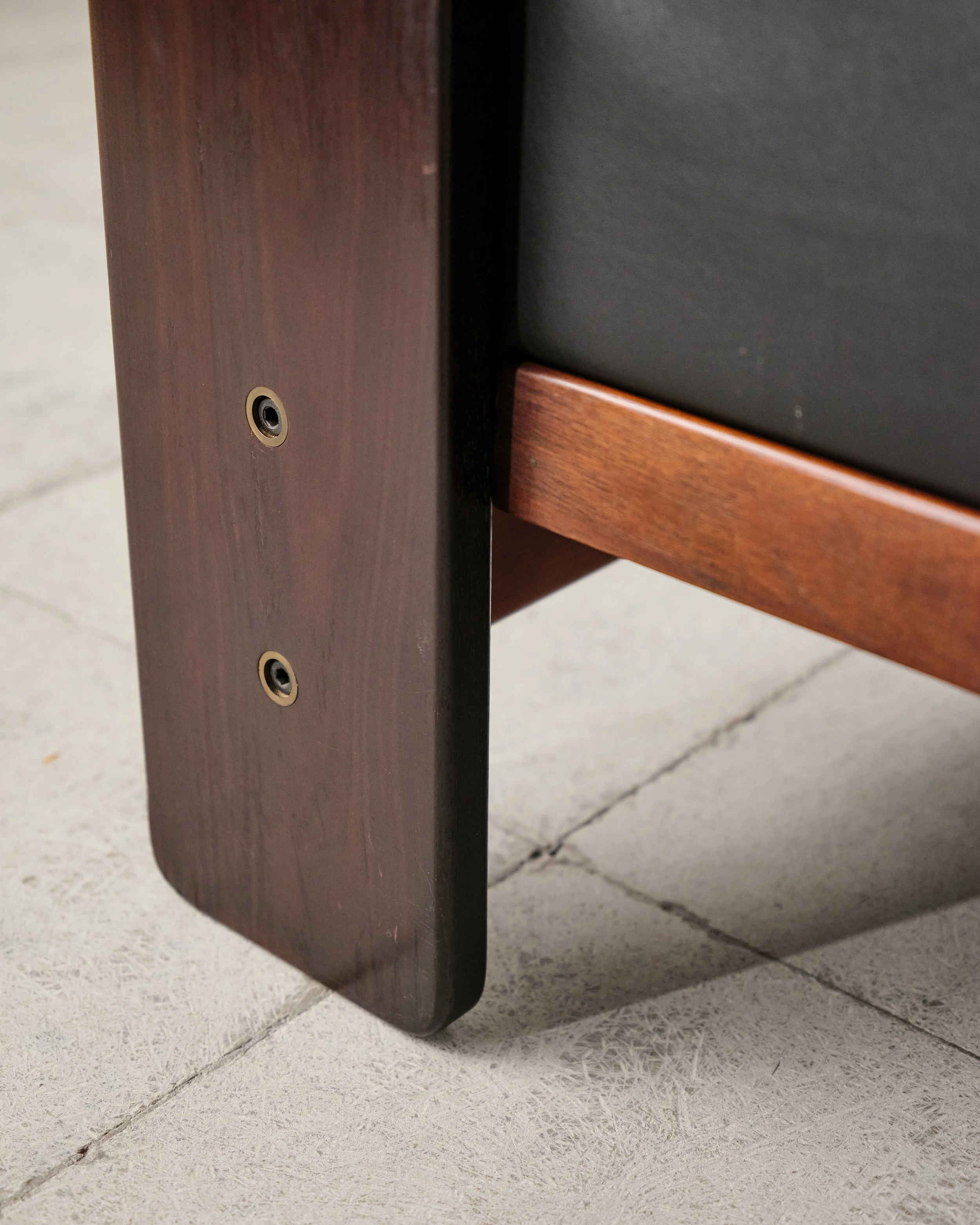 bastiano-sofa-tobia-scarpa-gavina-mid-century-modern-furniture-mucmodern-19.jpg