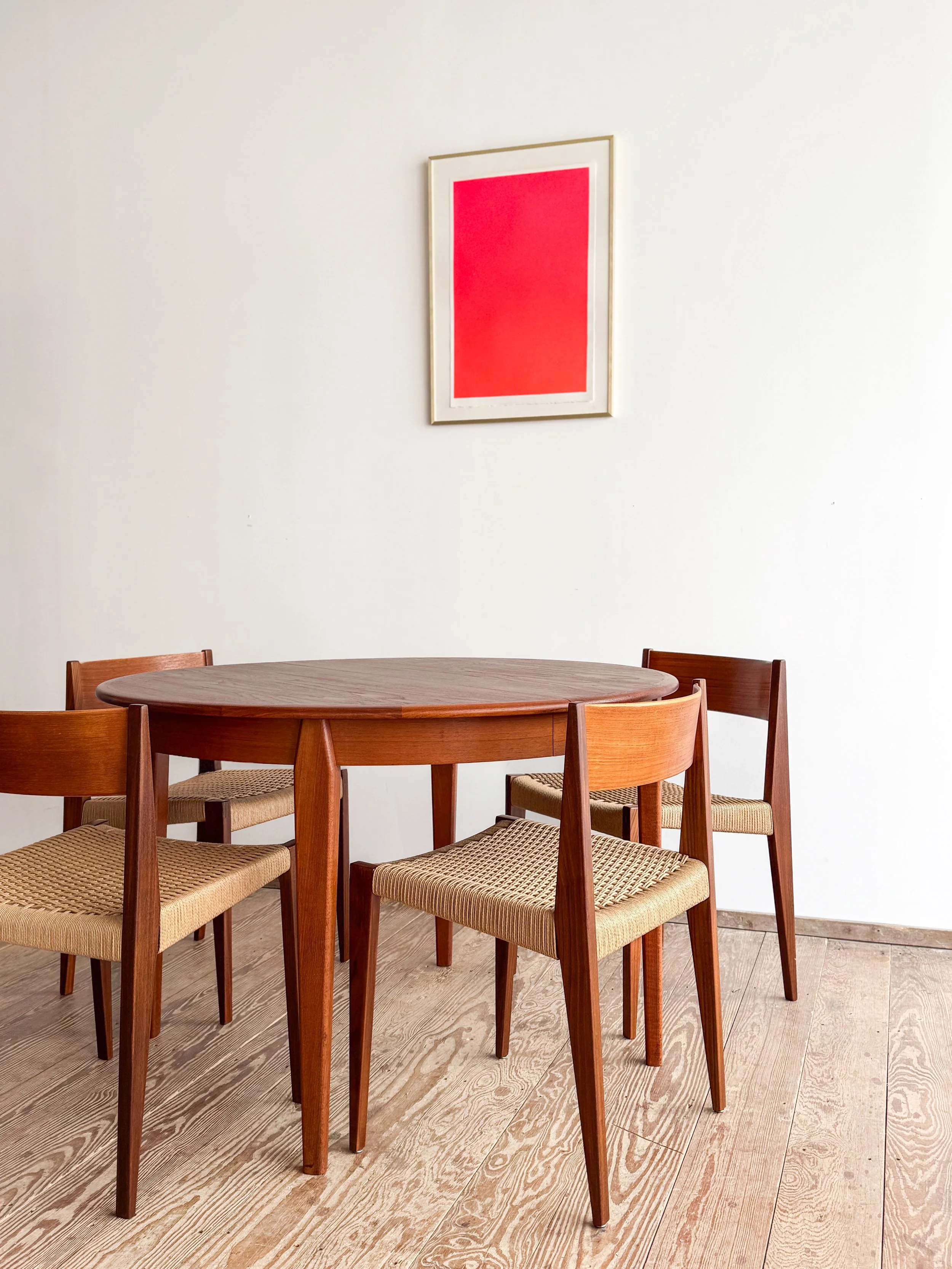 Erweiterbarer-runder-Esstisch-table-mid-century-modern-furniture-mucmodern-17.jpg