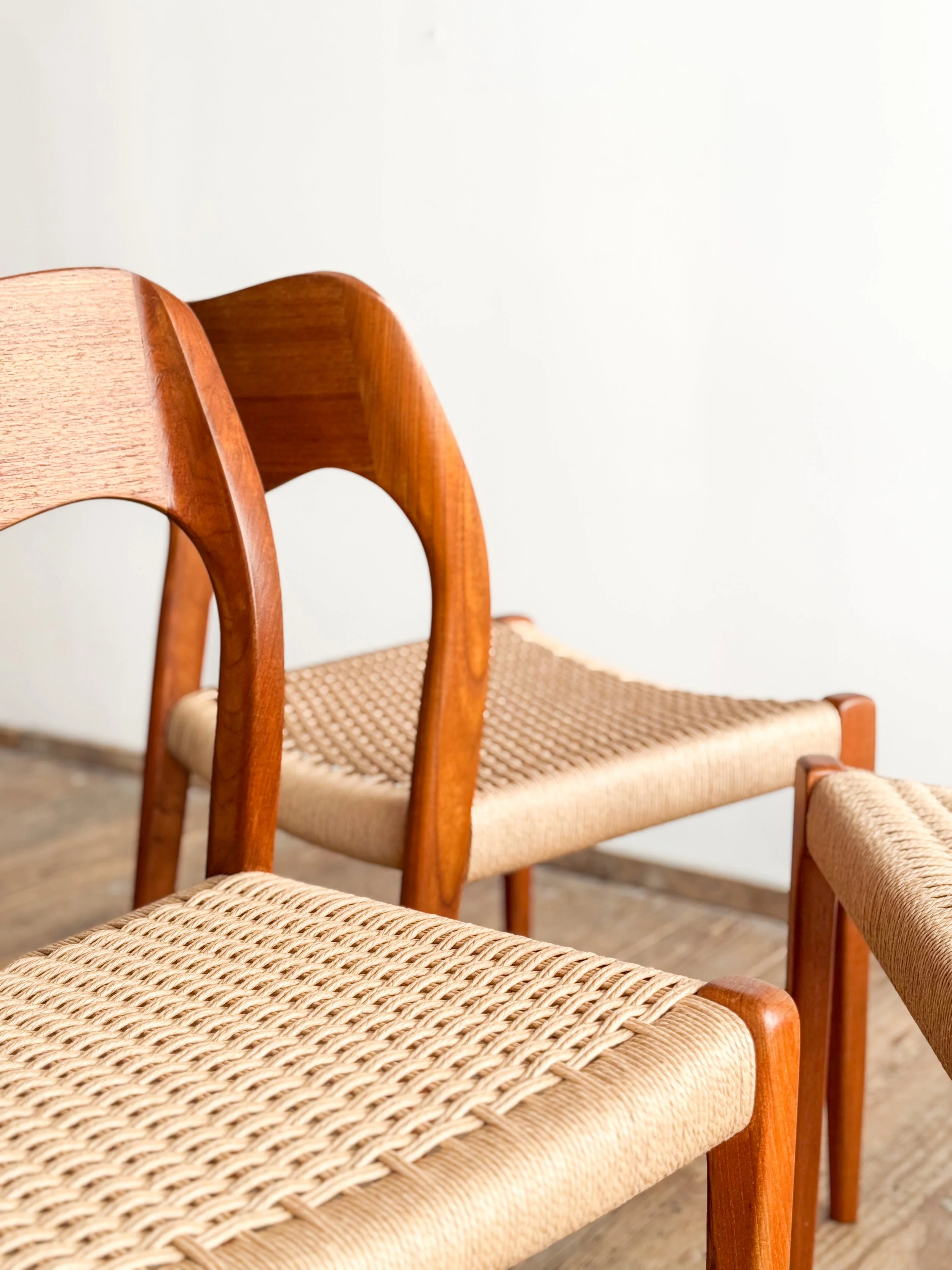 niels-moller-chairs-71-mid-century-modern-furniture-mucmodern-5.jpg