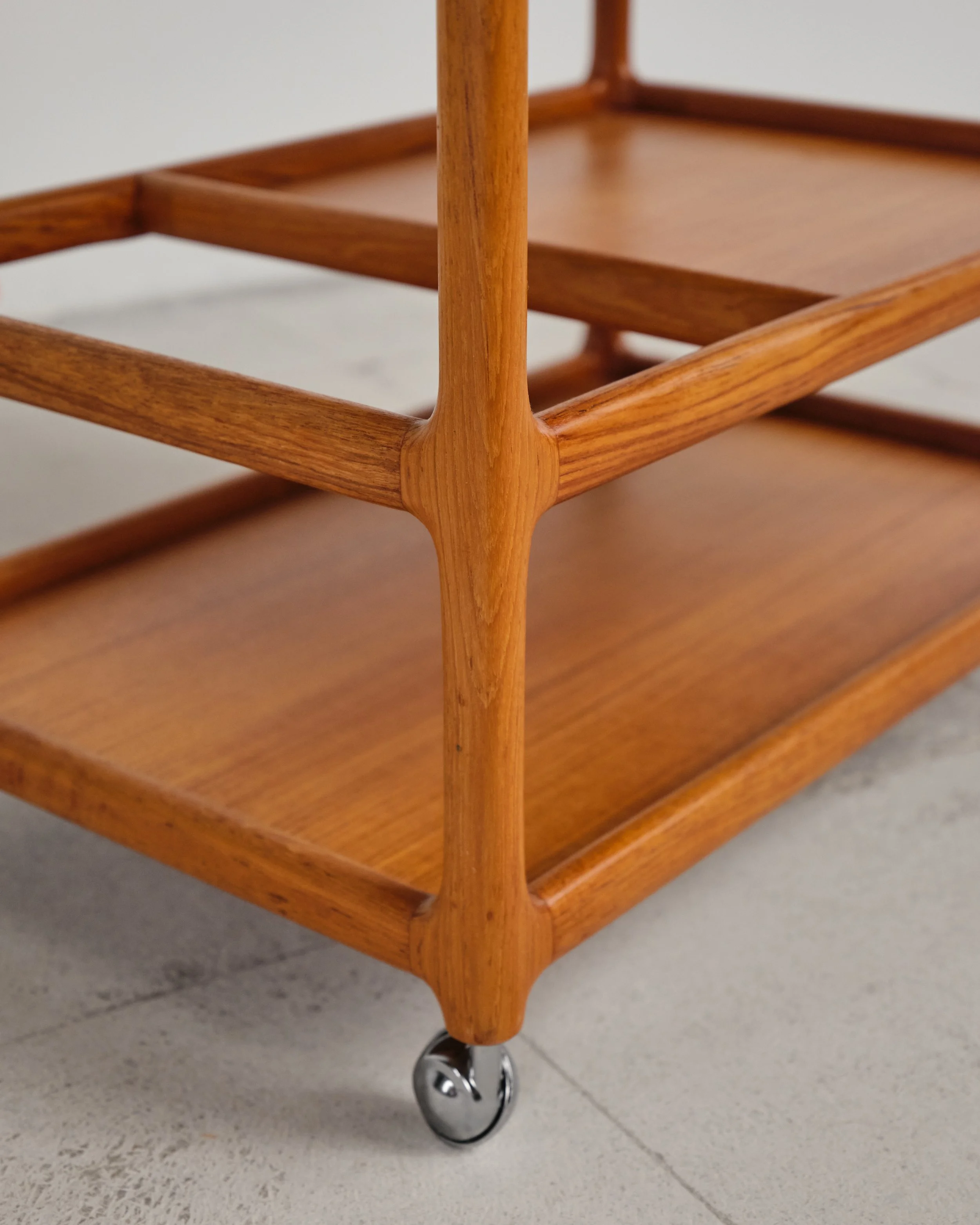 bar-cart-trolley-Johannes-andersen-silkeborg-mid-century-modern-furniture-mucmodern-14.jpg