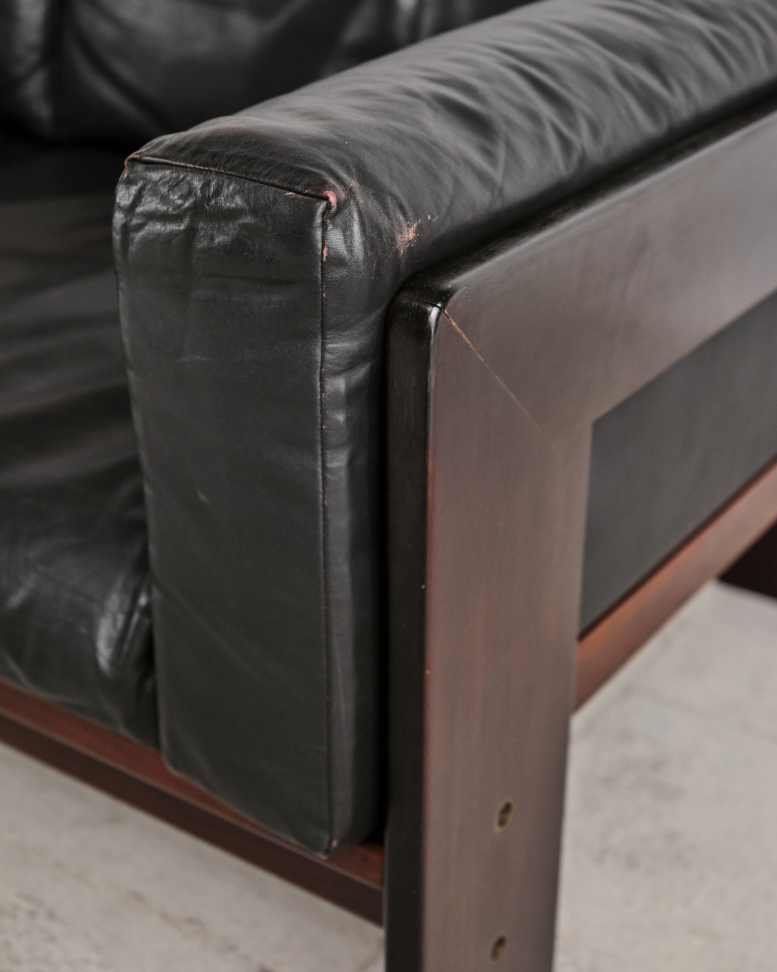 bastiano-sofa-tobia-scarpa-gavina-mid-century-modern-furniture-mucmodern-12.jpg