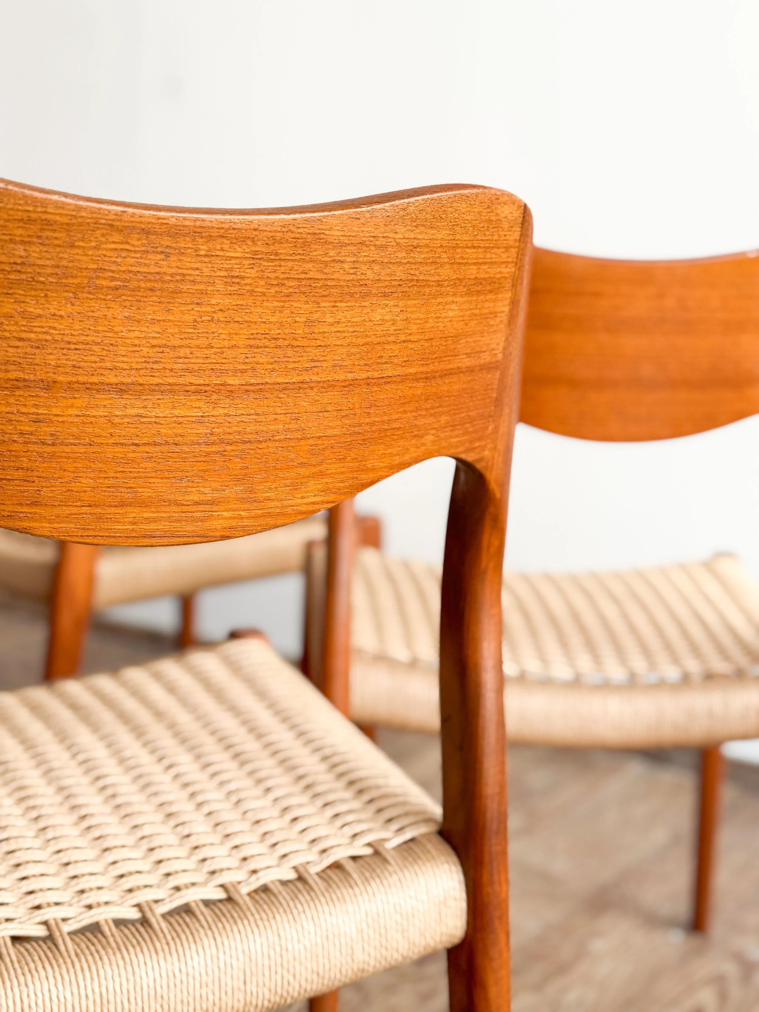 niels-moller-chairs-71-mid-century-modern-furniture-mucmodern-8.jpg
