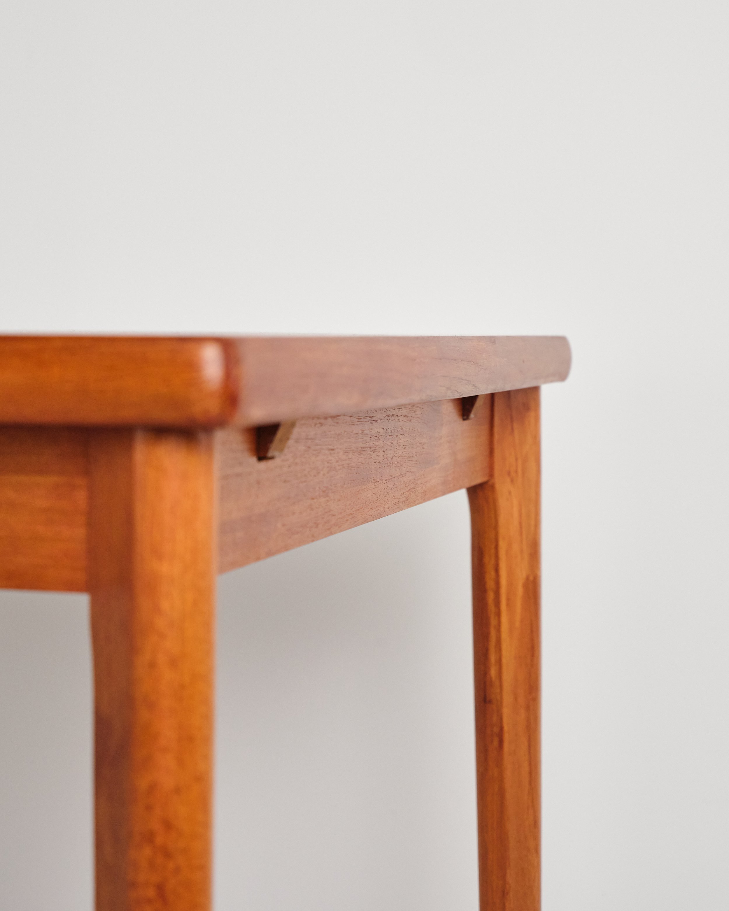 Tisch-table-henning-kjaernulf-mid-century-modern-furniture-mucmodern-14.jpg