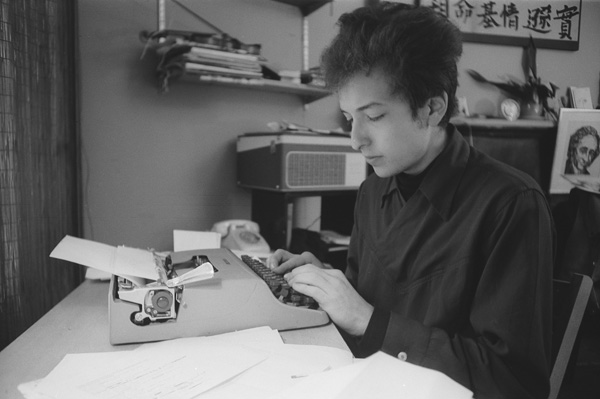 Dylan-at-the-Typewriter.jpg