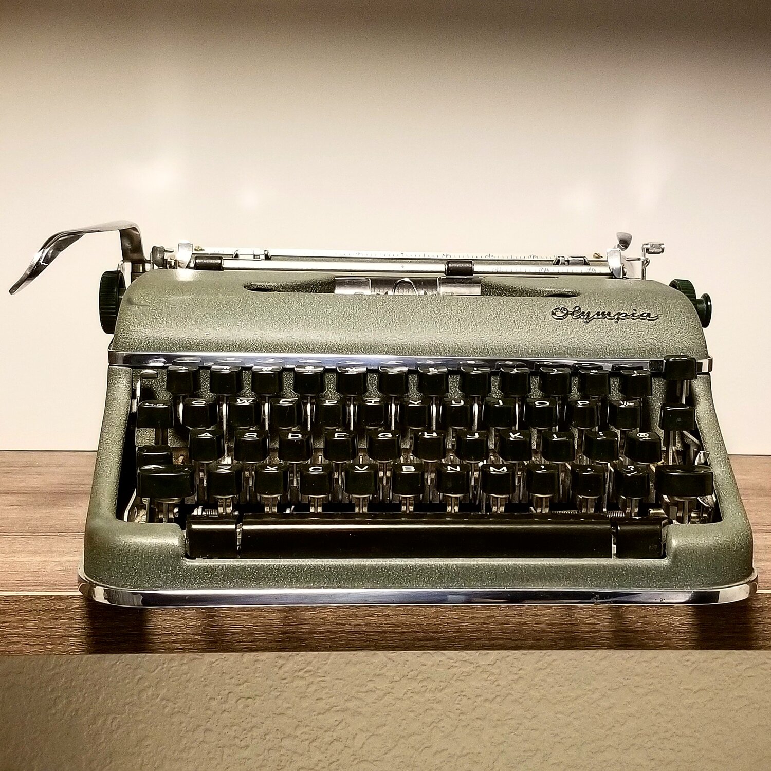 Olympia SM3 or SM4: Vintage Manual Typewriter with Case, Guarantee,  Lifetime Tradein Policy — Classic Typewriter Co.