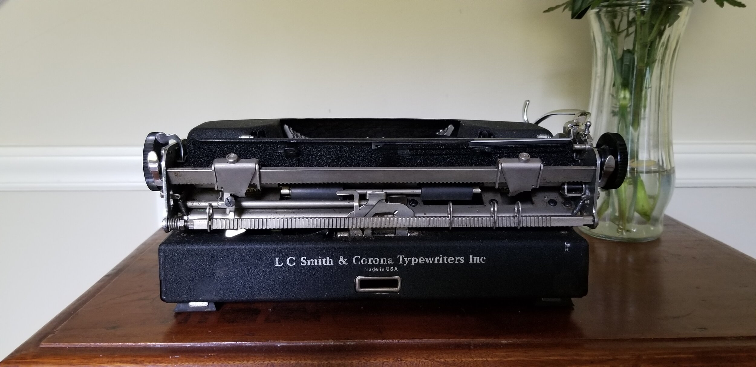 Working Affordable 'Mystery' Vintage Smith Corona Manual Typewriter with  case and working guarantee — Classic Typewriter Co.