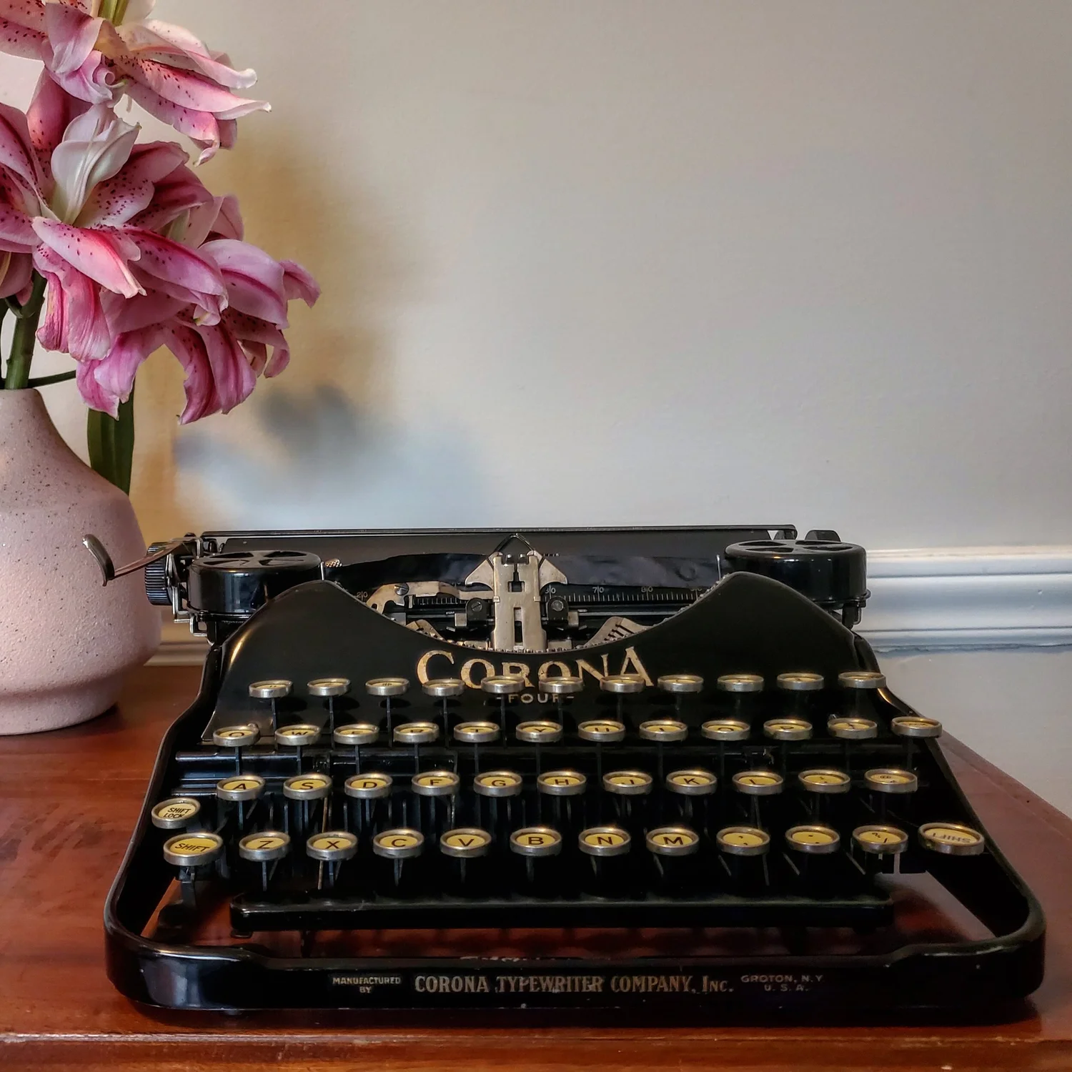 CORONA FOUR タイプライター 黒 Vintage CORONA FOUR Typewriter With Travel Case Nice