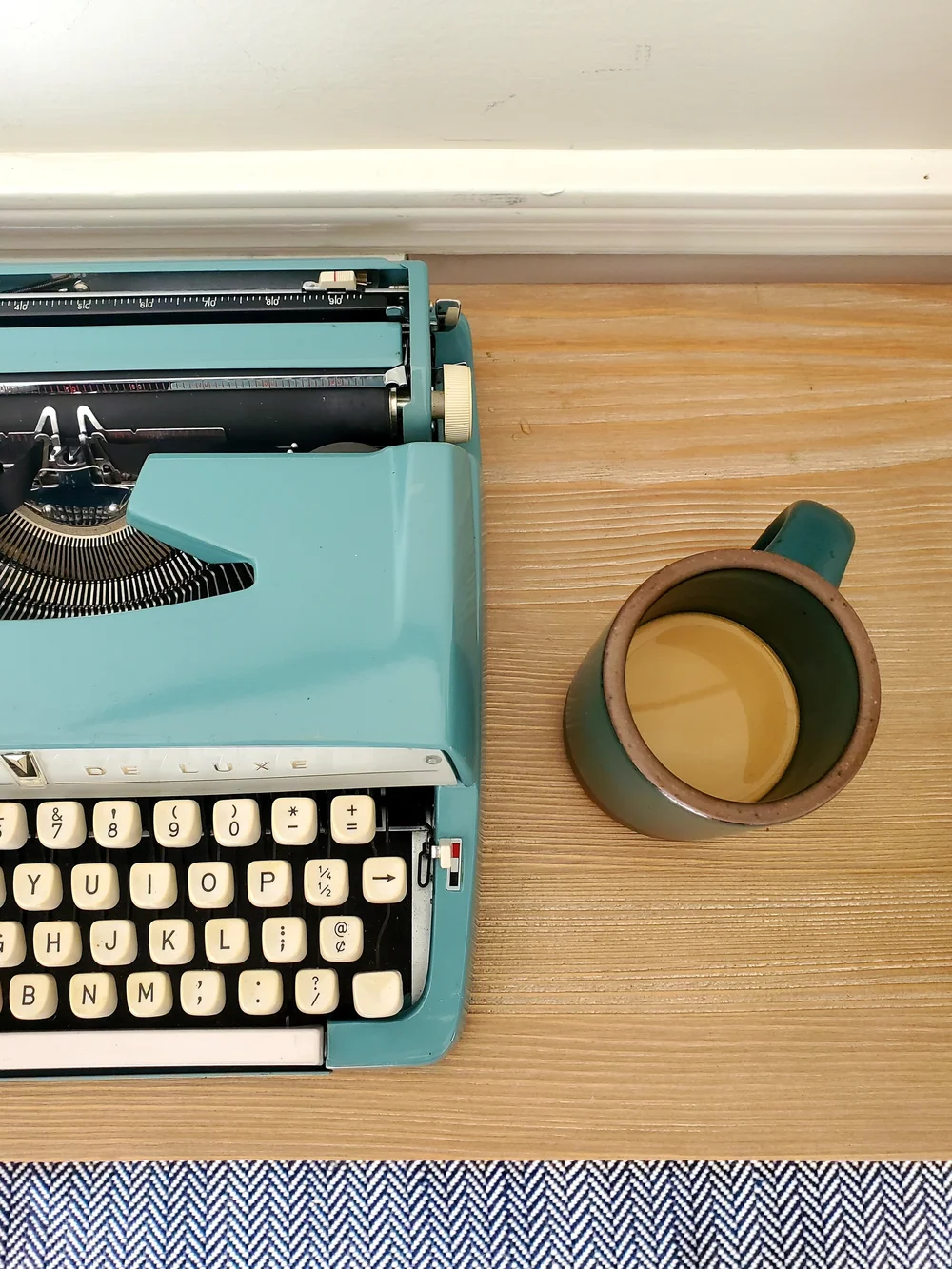 1960's Brother DeLuxe Vintage Manual Typewriter - With Case