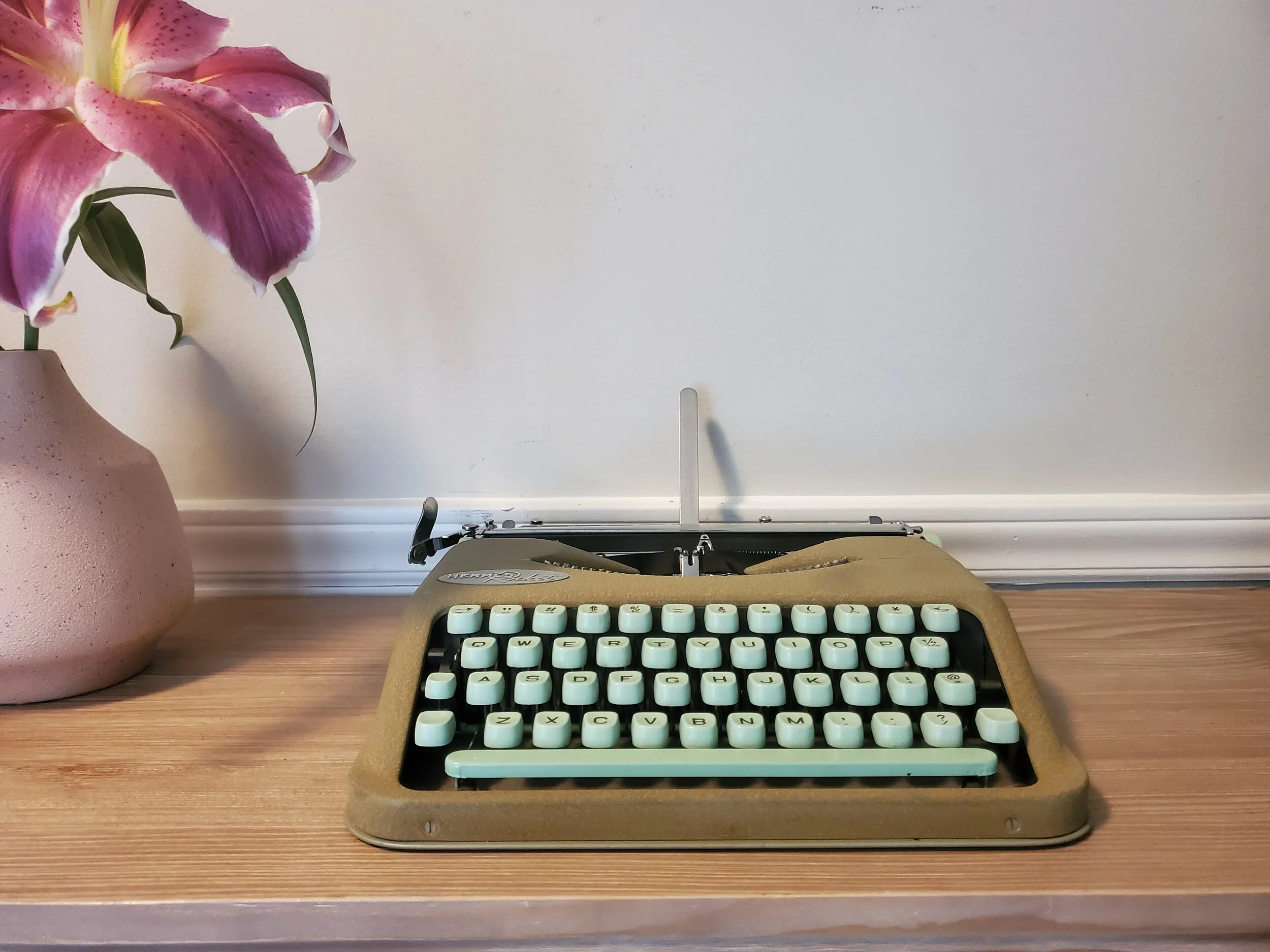 Circa 1956 Hermes Baby /Rocket Typewriter with case — Classic